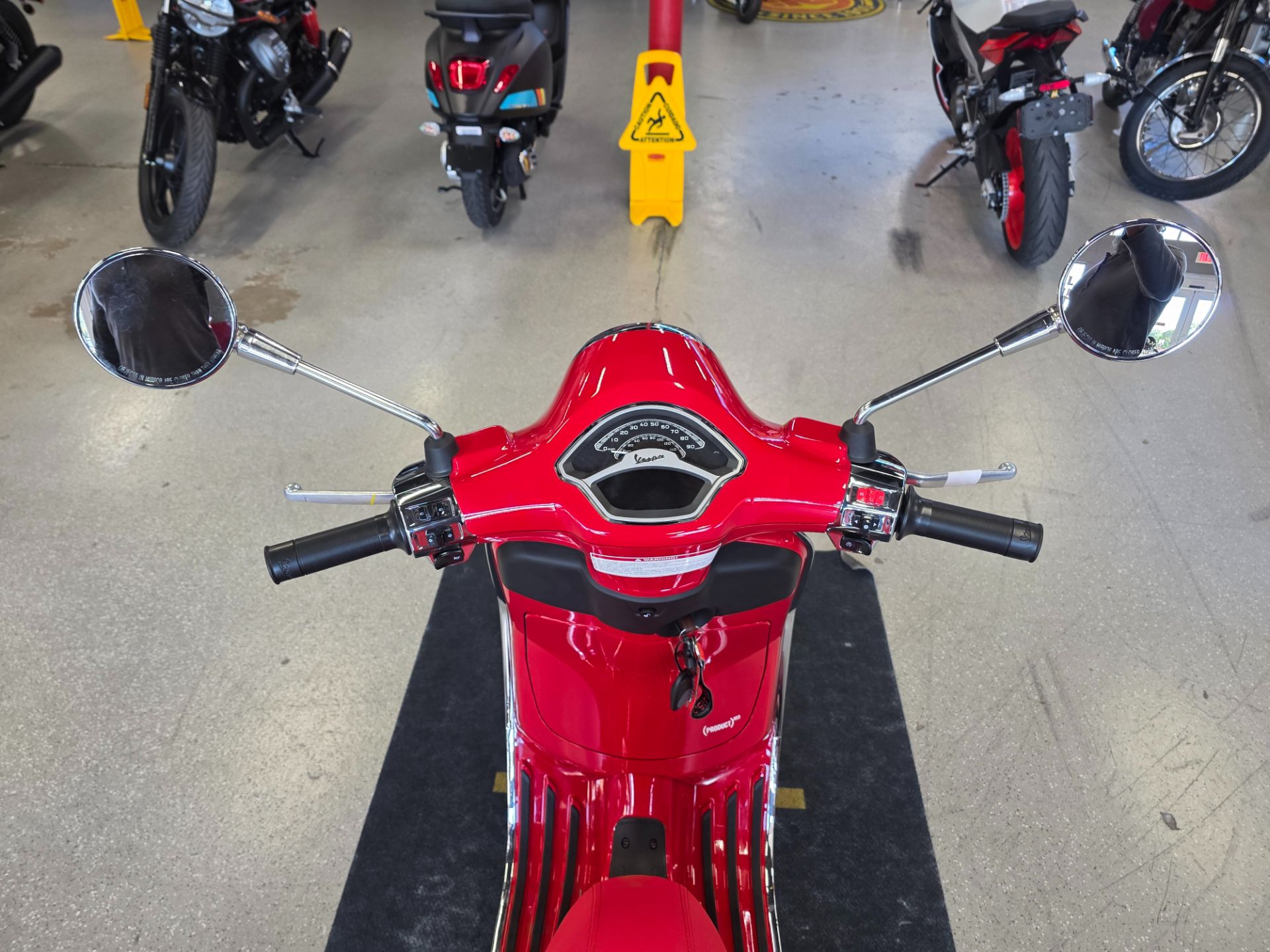 2025 Vespa Primavera 150 Red in Fort Myers, Florida - Photo 11