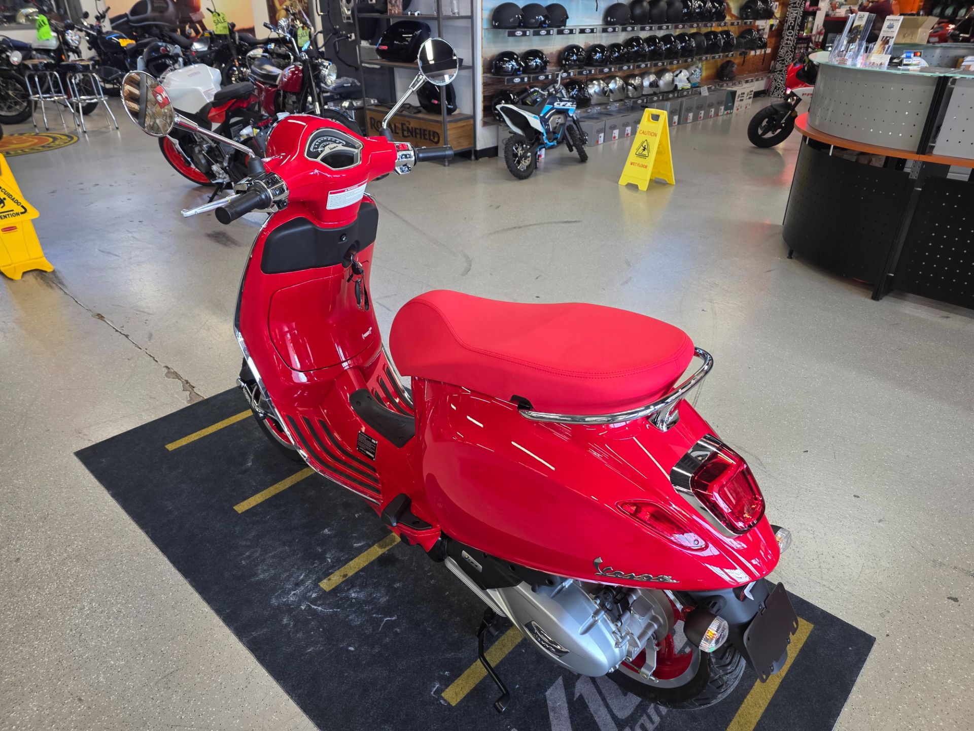 2025 Vespa Primavera 150 Red in Fort Myers, Florida - Photo 12