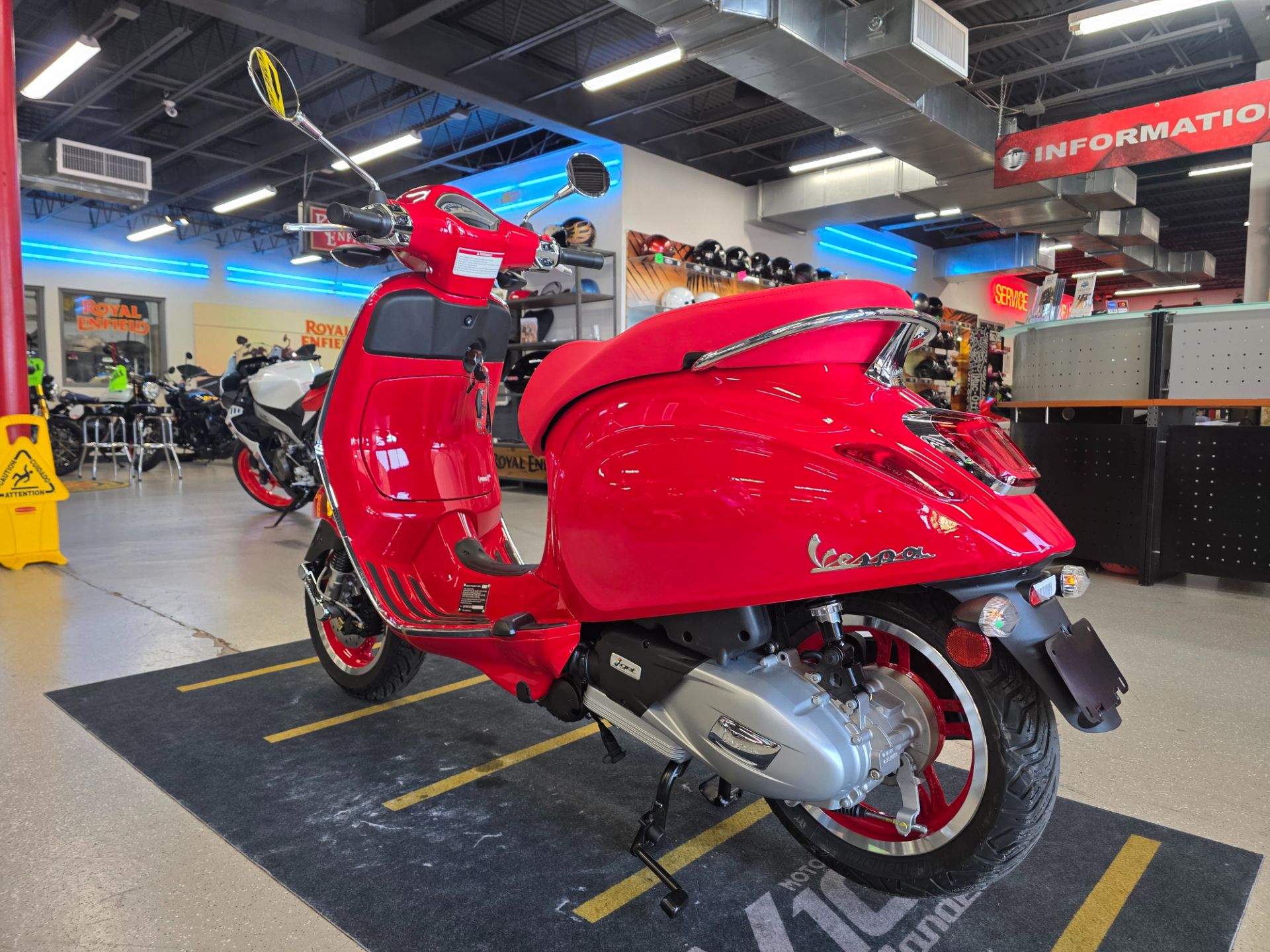 2025 Vespa Primavera 150 Red in Fort Myers, Florida - Photo 13