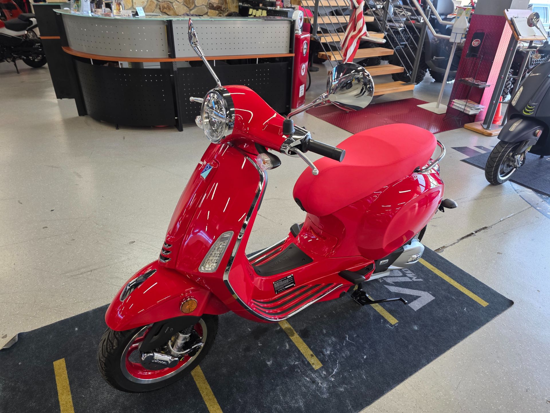 2025 Vespa Primavera 150 Red in Fort Myers, Florida - Photo 17