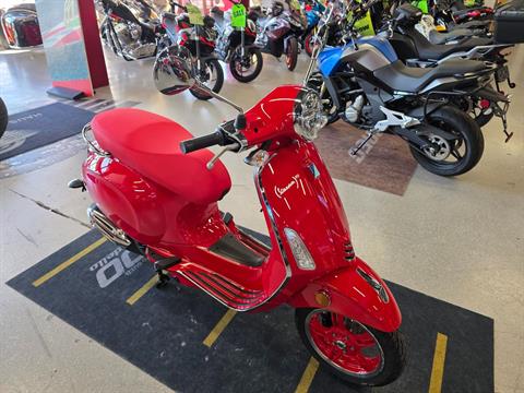 2025 Vespa Primavera 150 Red in Fort Myers, Florida - Photo 2