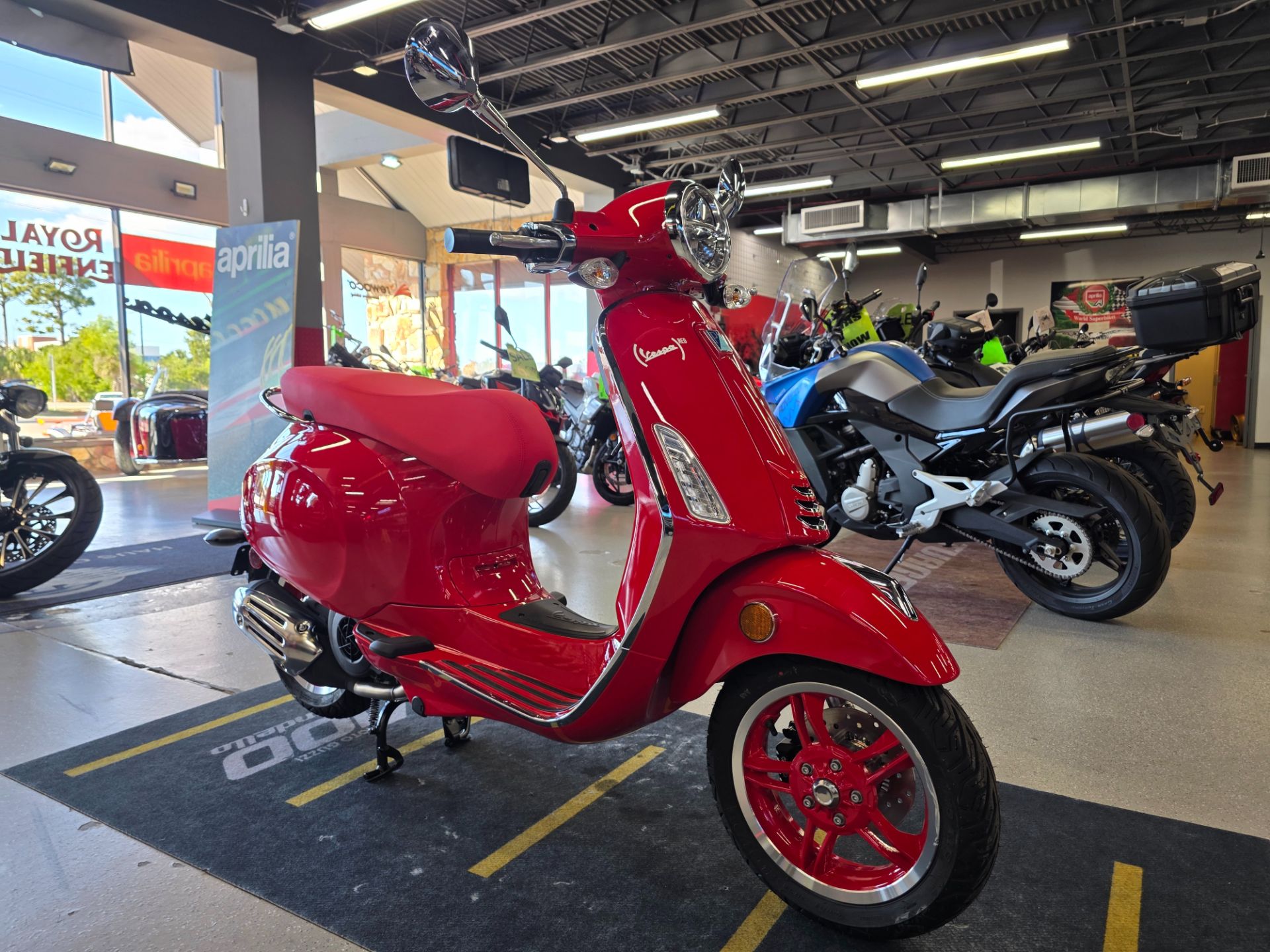 2025 Vespa Primavera 150 Red in Fort Myers, Florida - Photo 3
