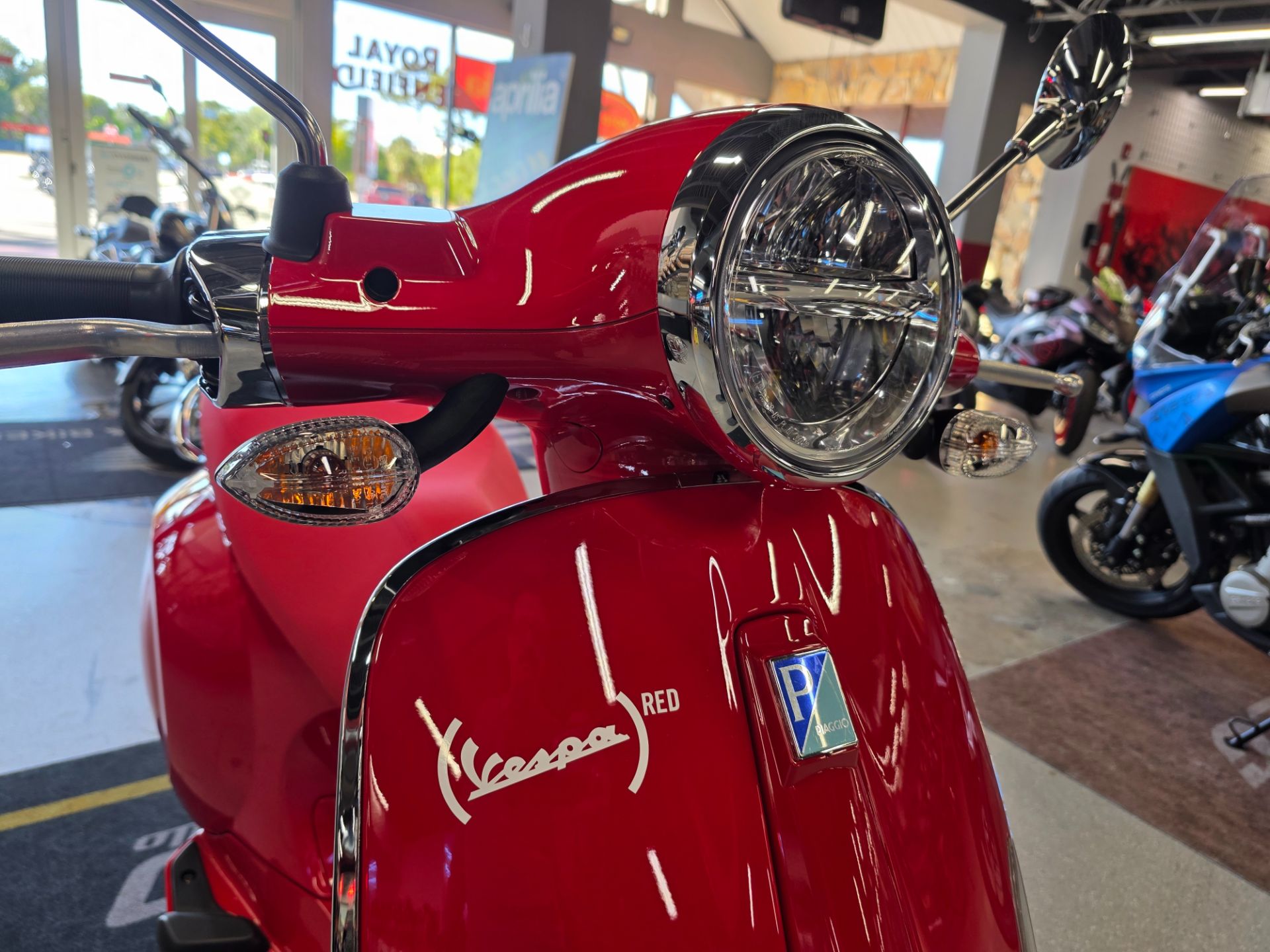 2025 Vespa Primavera 150 Red in Fort Myers, Florida - Photo 5