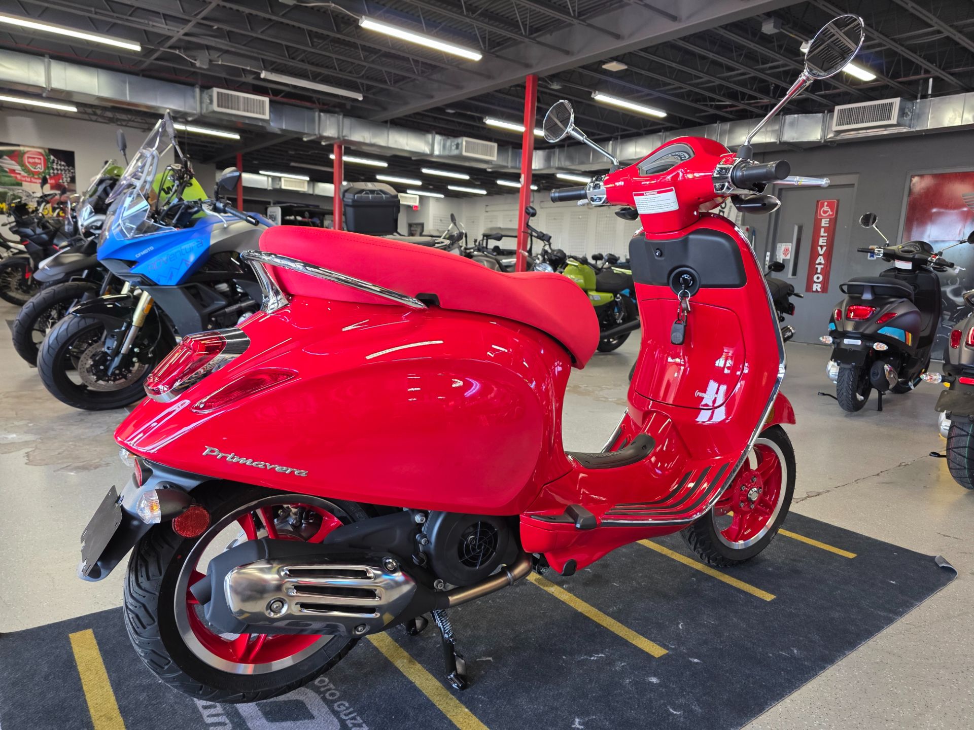 2025 Vespa Primavera 150 Red in Fort Myers, Florida - Photo 8