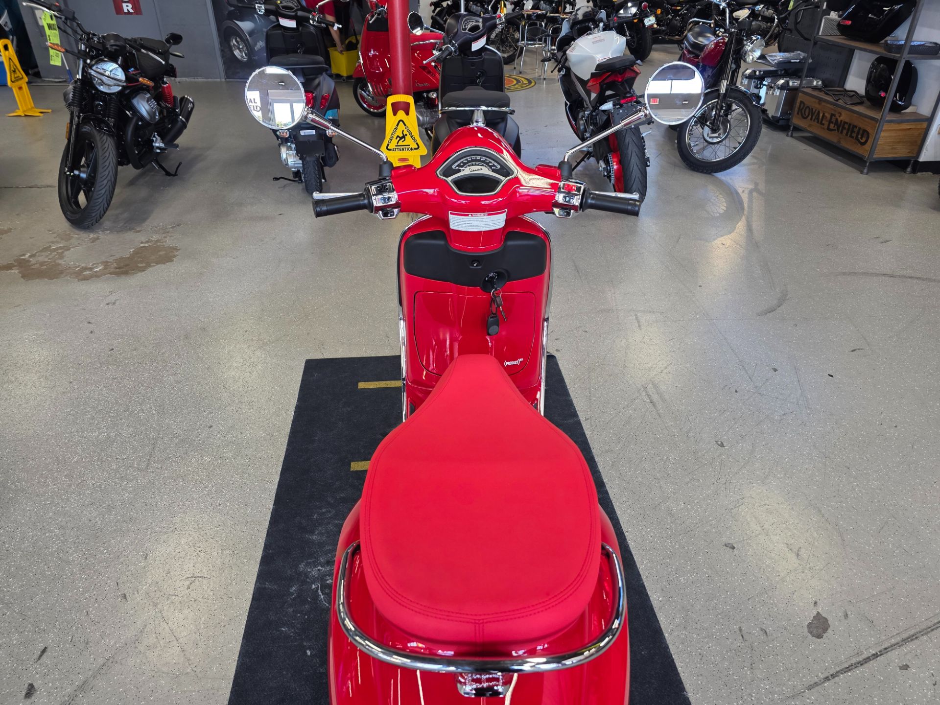 2025 Vespa Primavera 150 Red in Fort Myers, Florida - Photo 11