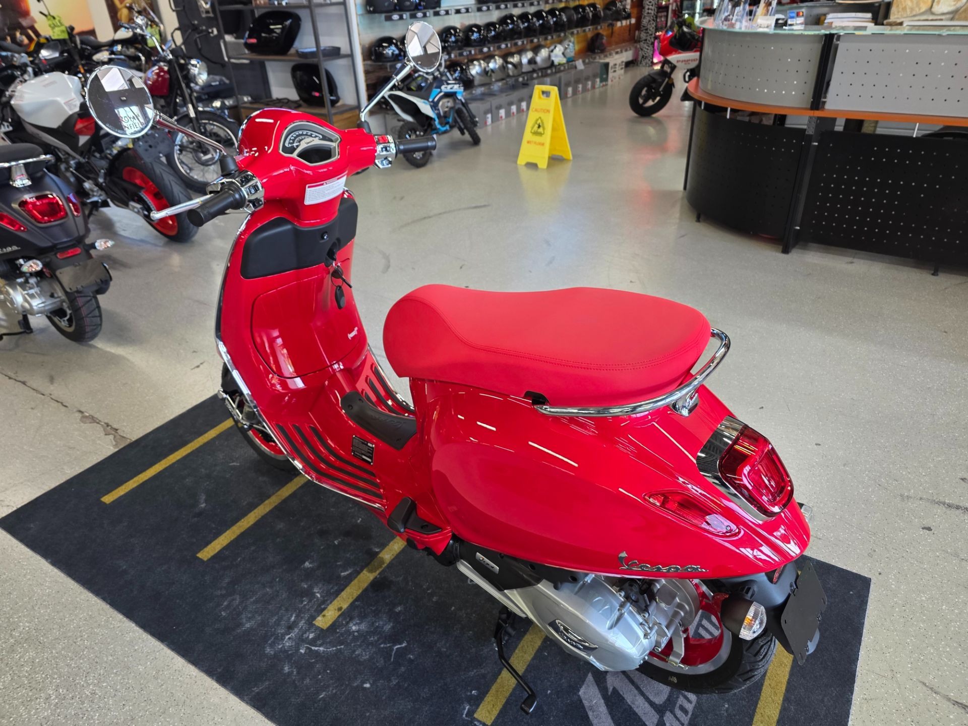 2025 Vespa Primavera 150 Red in Fort Myers, Florida - Photo 13