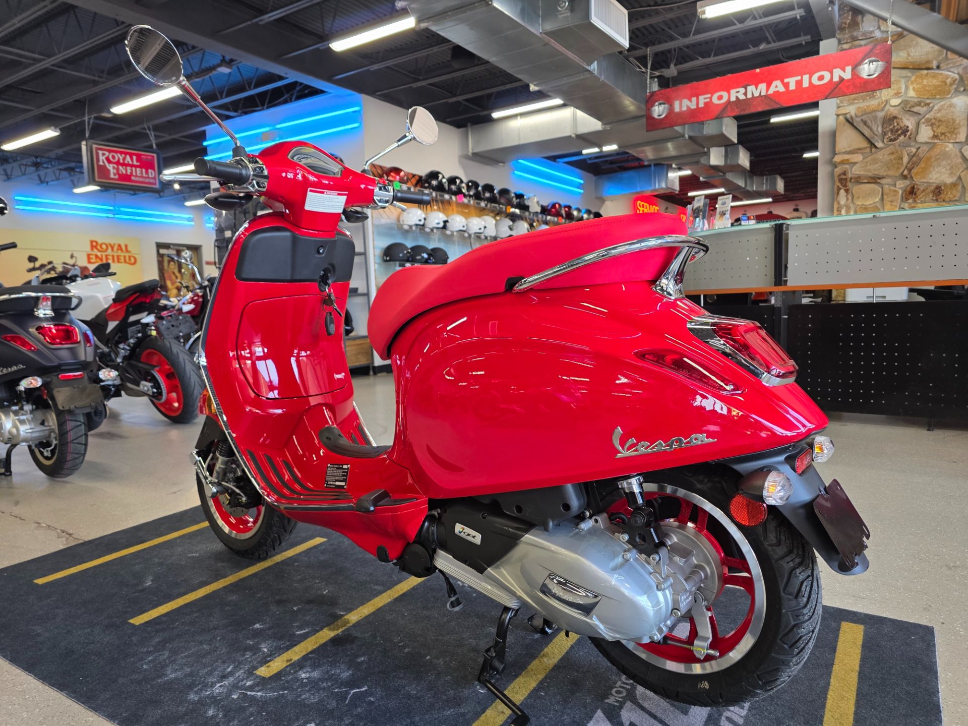2025 Vespa Primavera 150 Red in Fort Myers, Florida - Photo 14