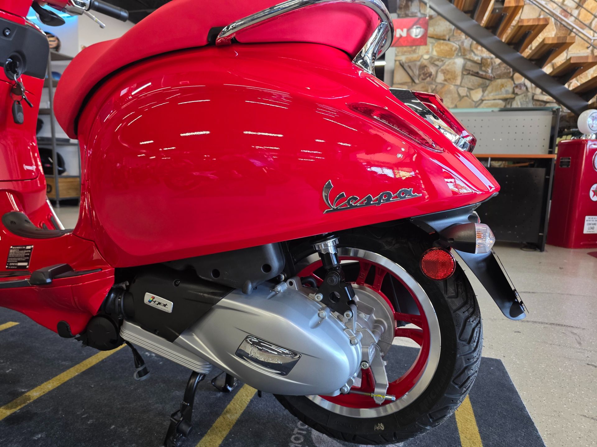 2025 Vespa Primavera 150 Red in Fort Myers, Florida - Photo 15