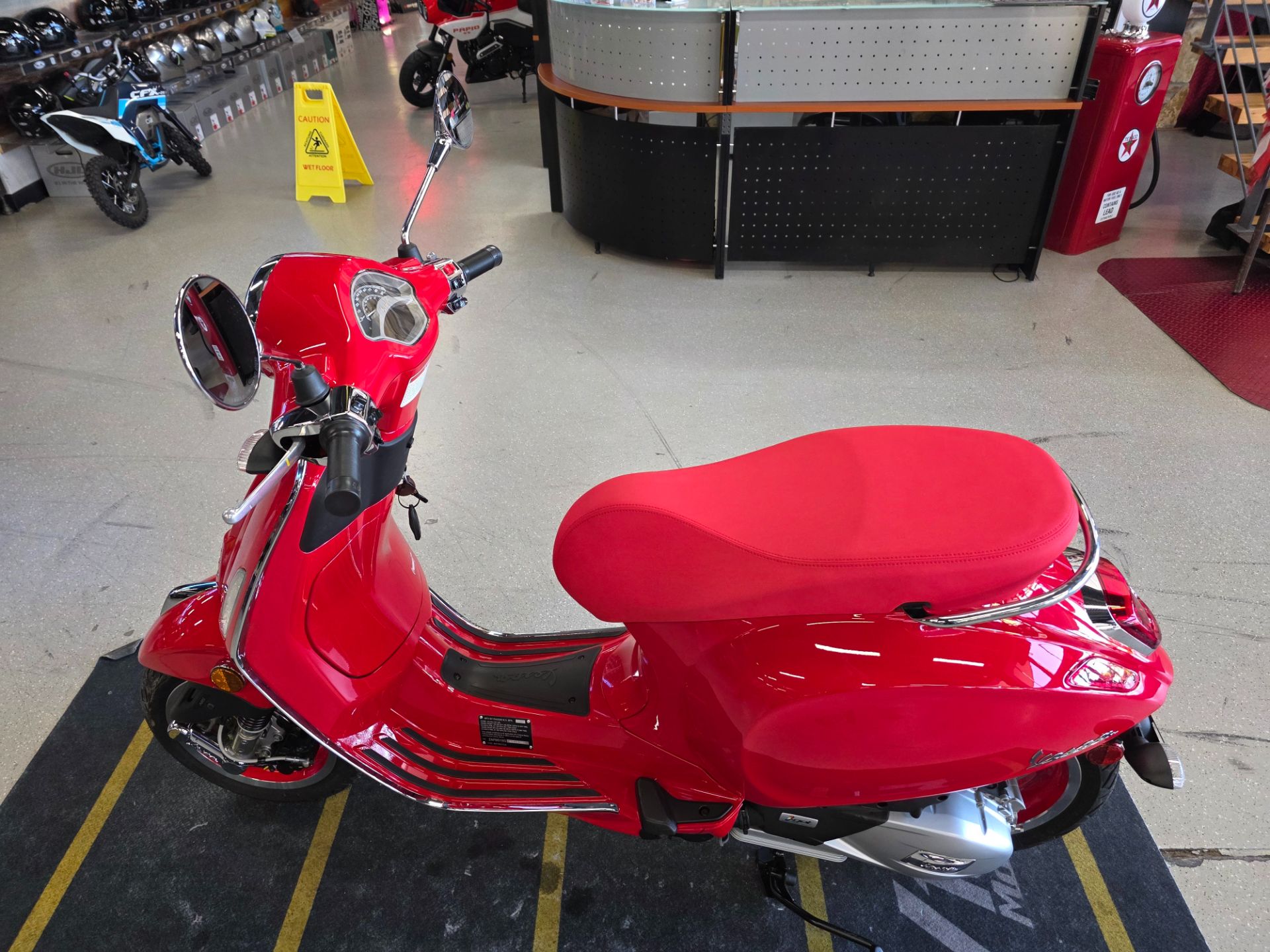 2025 Vespa Primavera 150 Red in Fort Myers, Florida - Photo 17