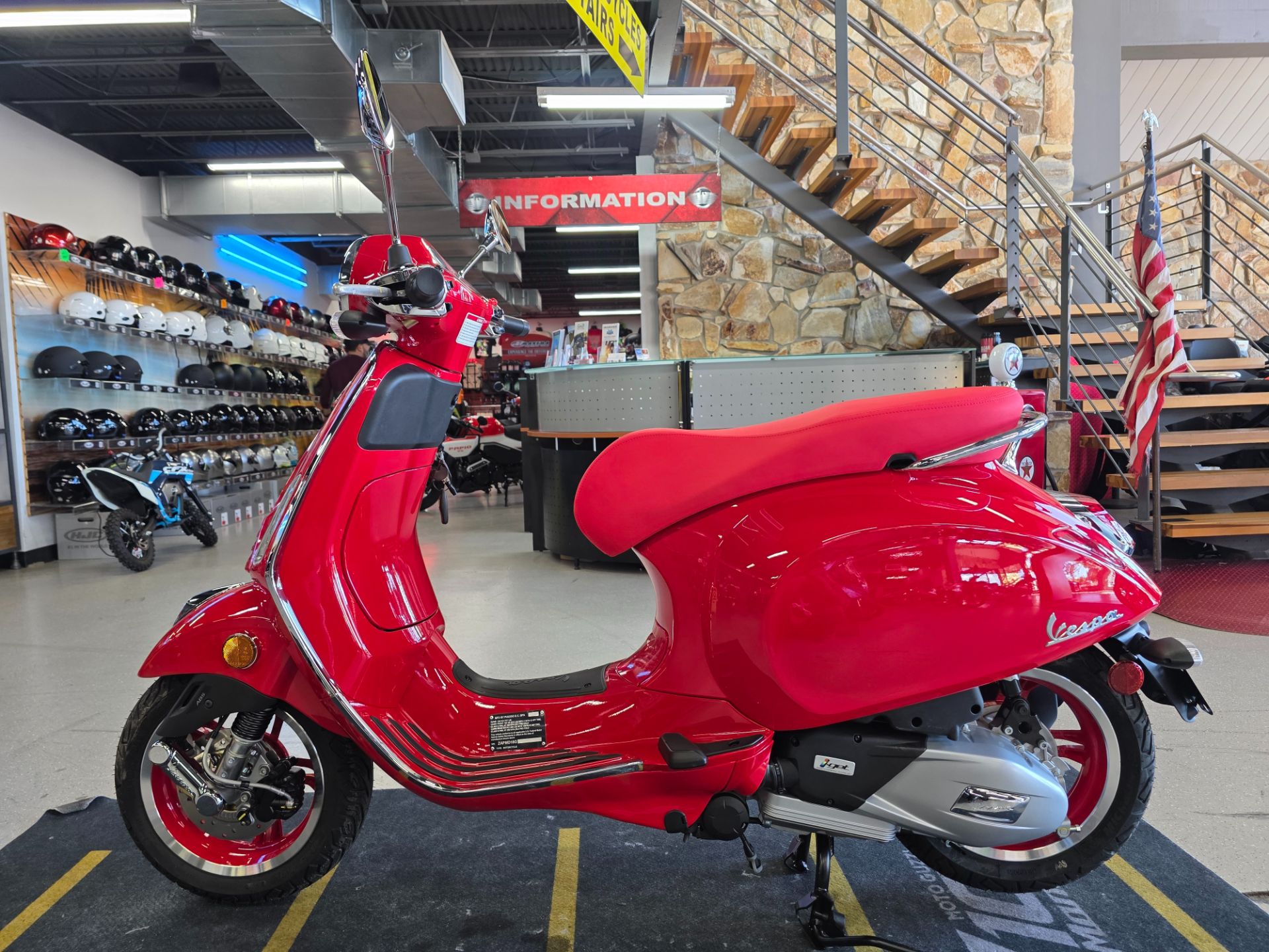 2025 Vespa Primavera 150 Red in Fort Myers, Florida - Photo 18