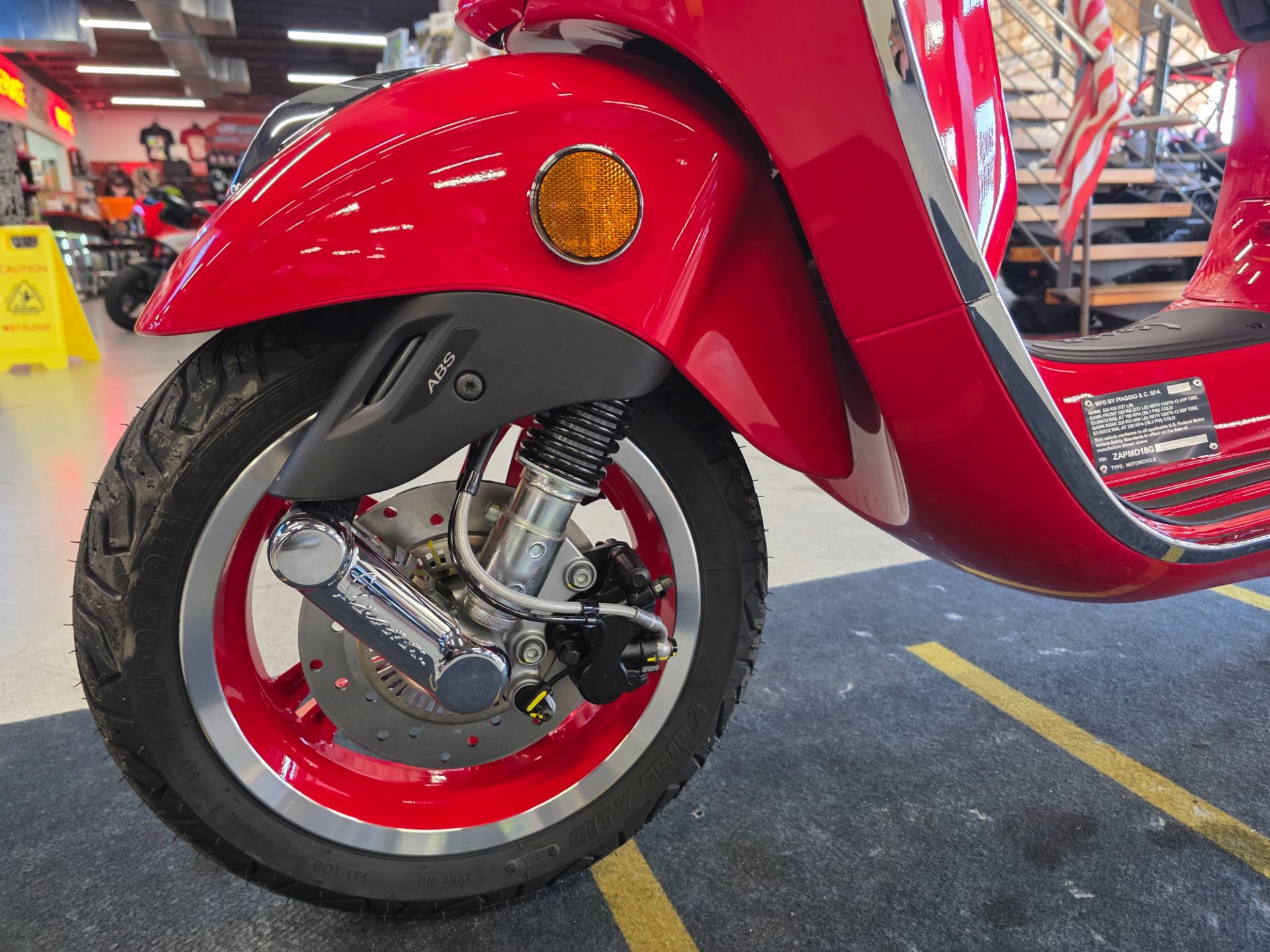 2025 Vespa Primavera 150 Red in Fort Myers, Florida - Photo 21