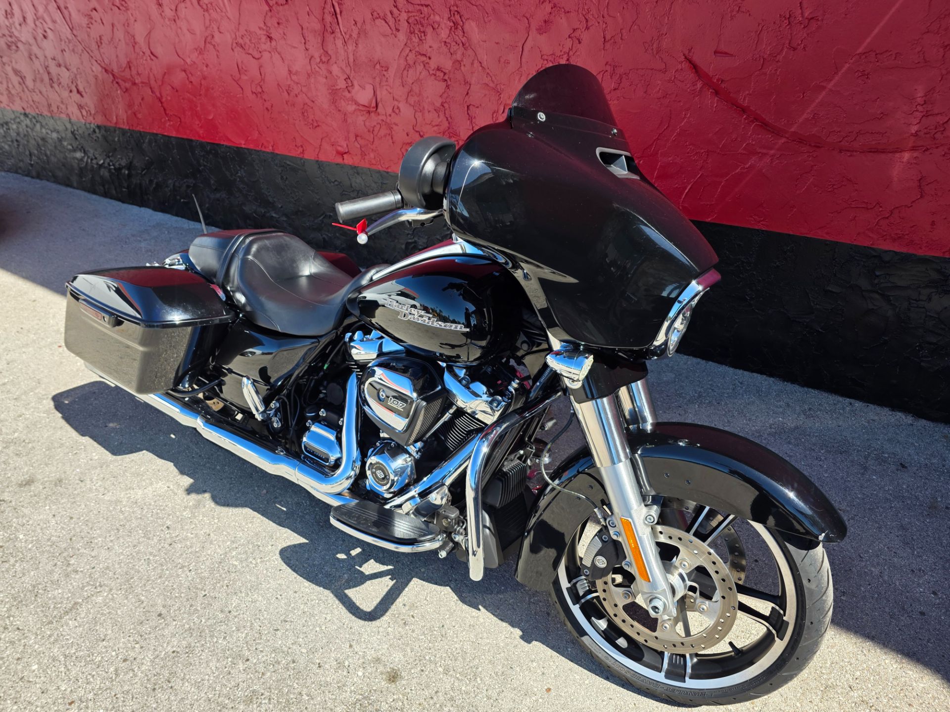 2017 Harley-Davidson Street Glide® Special in Fort Myers, Florida - Photo 2