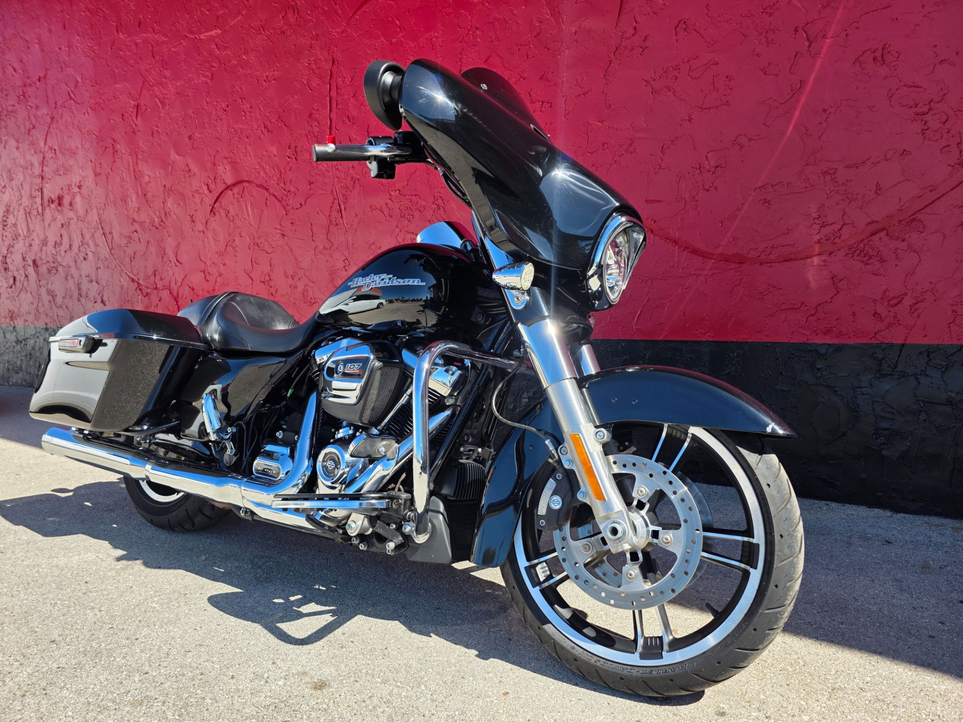 2017 Harley-Davidson Street Glide® Special in Fort Myers, Florida - Photo 3