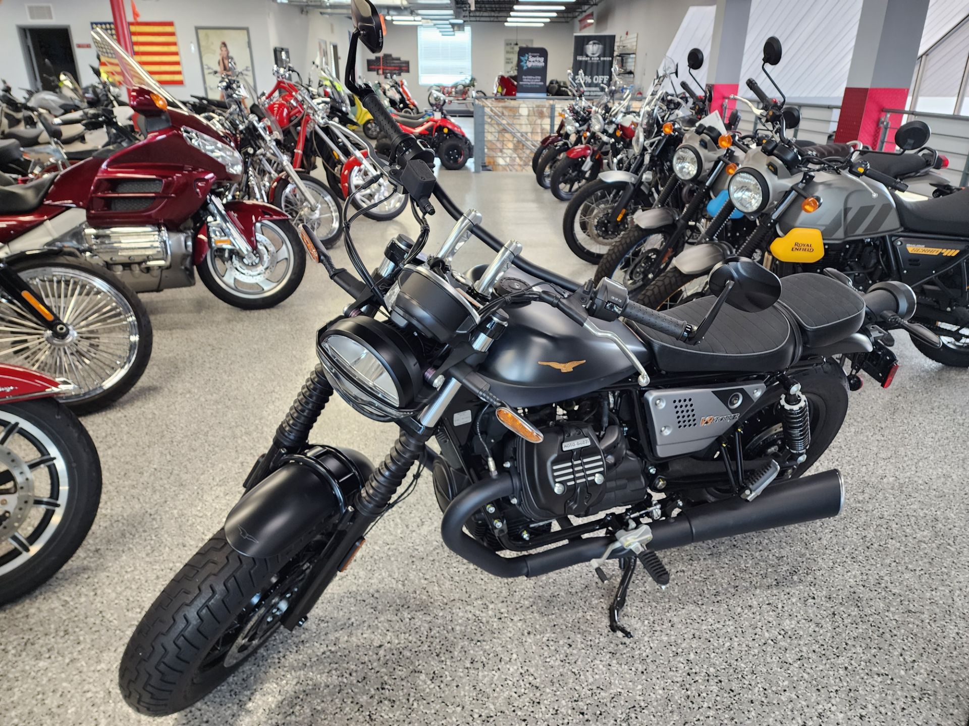 2023 Moto Guzzi V9 Bobber Special Edition in Fort Myers, Florida - Photo 8