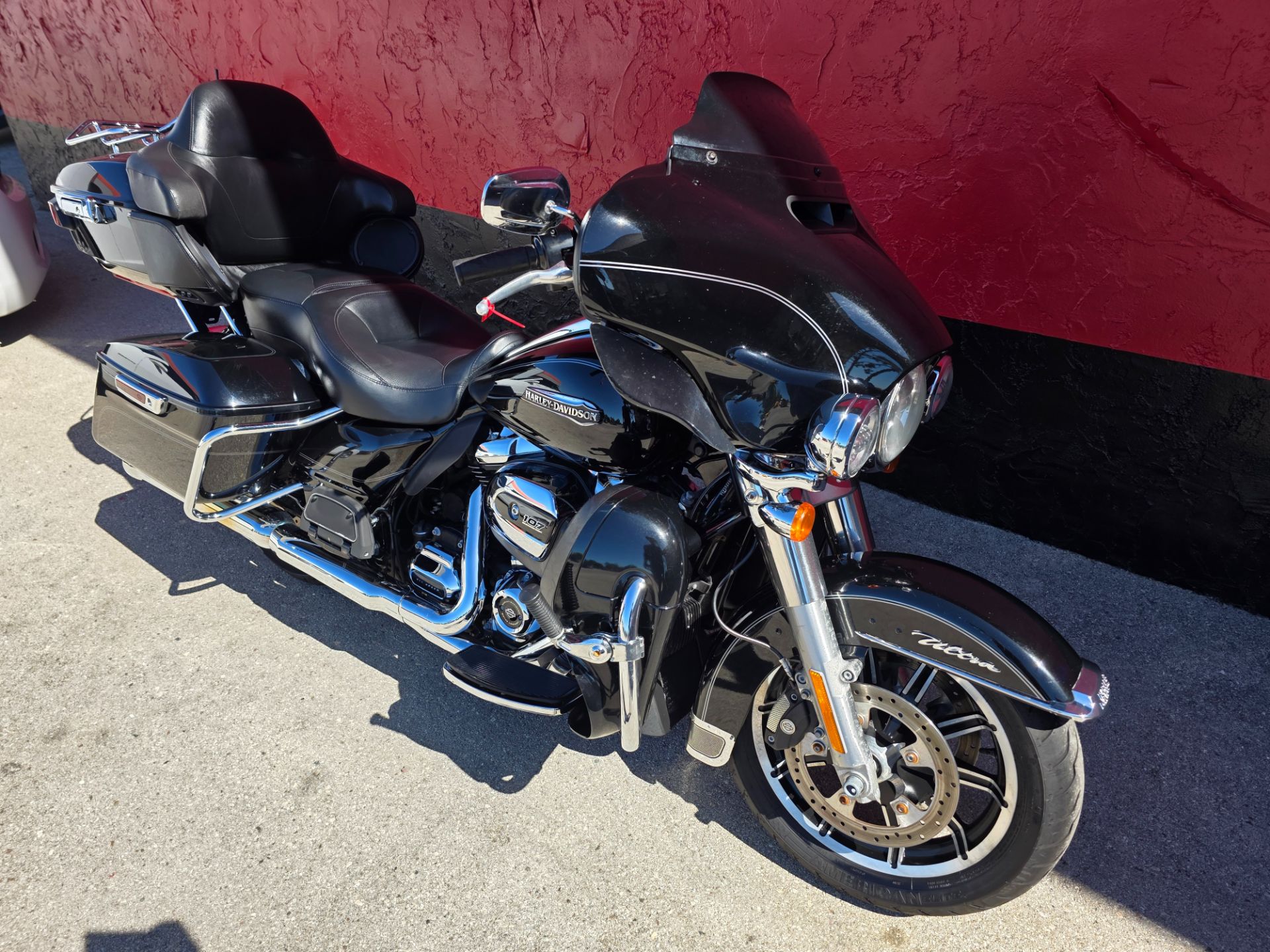 2017 Harley-Davidson Electra Glide® Ultra Classic® in Fort Myers, Florida - Photo 2