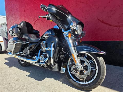 2017 Harley-Davidson Electra Glide® Ultra Classic® in Fort Myers, Florida - Photo 3