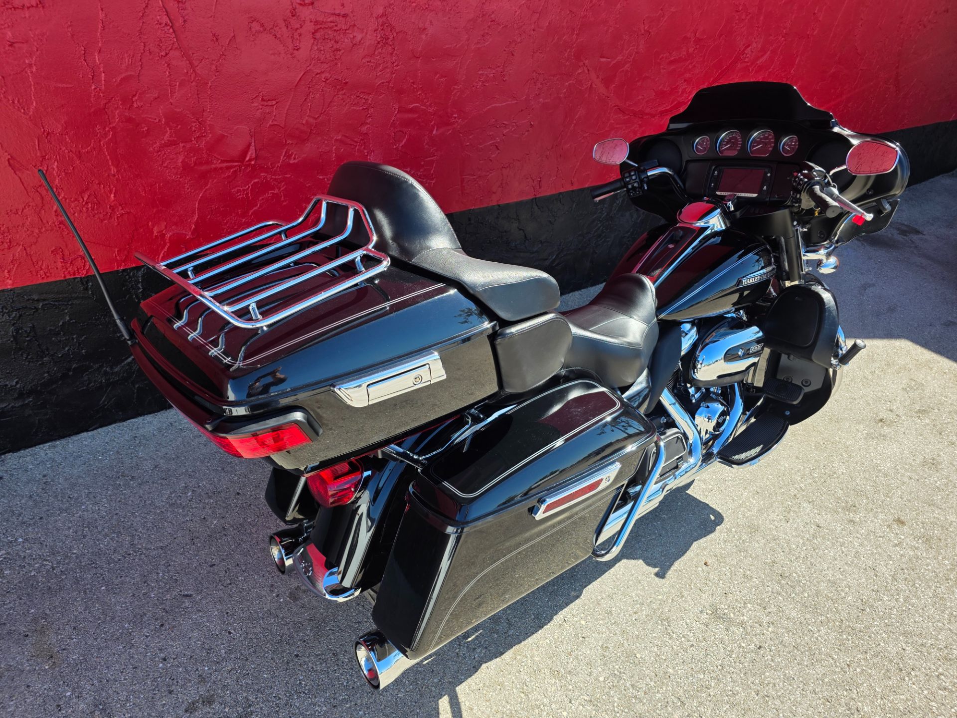 2017 Harley-Davidson Electra Glide® Ultra Classic® in Fort Myers, Florida - Photo 9