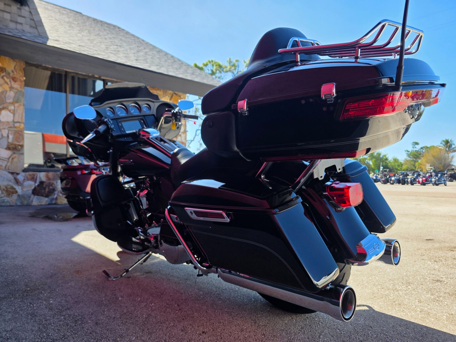 2017 Harley-Davidson Electra Glide® Ultra Classic® in Fort Myers, Florida - Photo 16