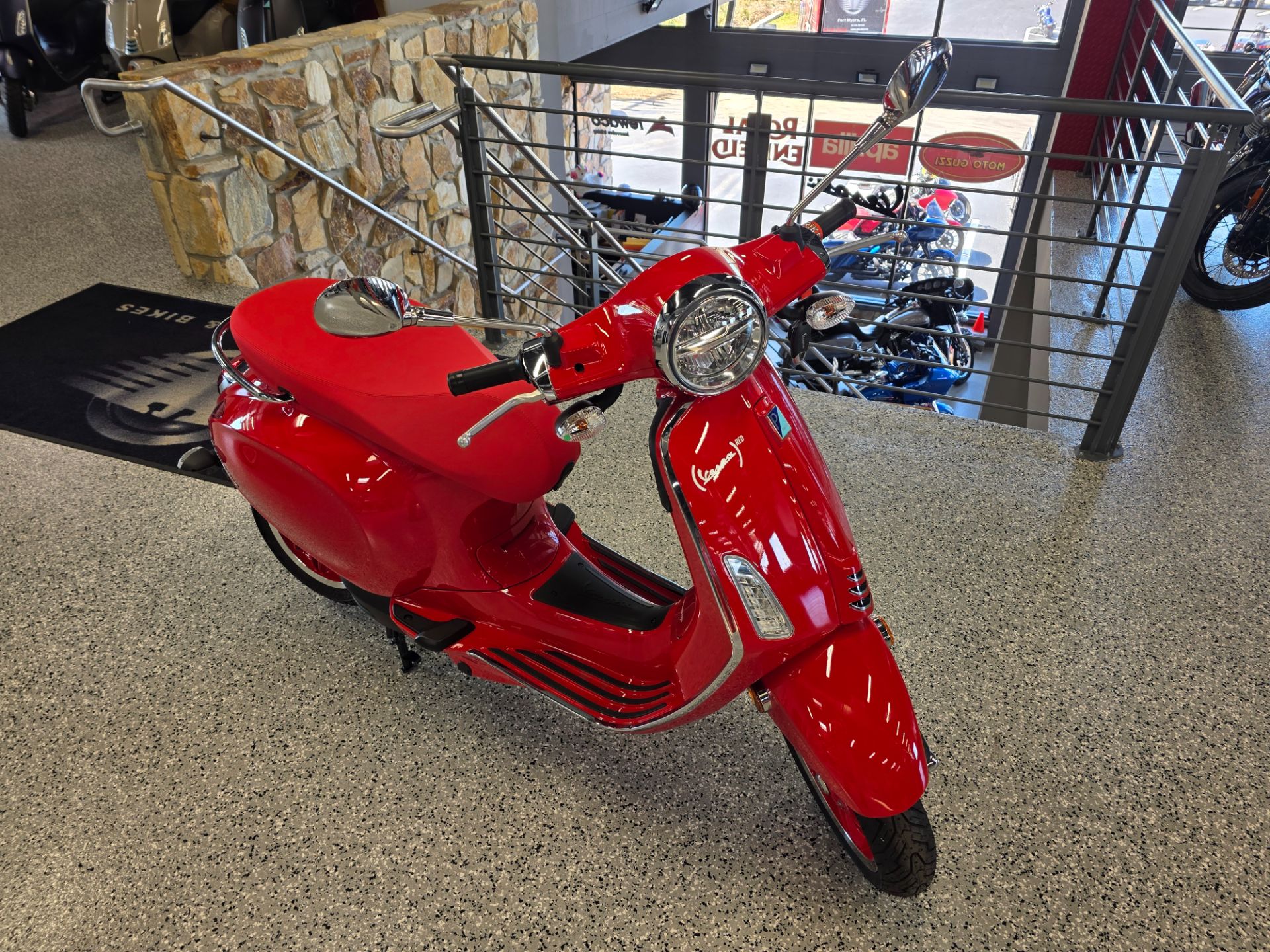2025 Vespa Elettrica Red 70 in Fort Myers, Florida - Photo 2