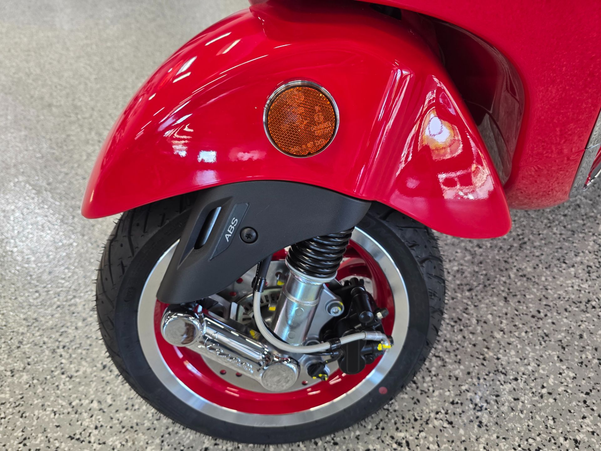 2025 Vespa Elettrica Red 70 in Fort Myers, Florida - Photo 5
