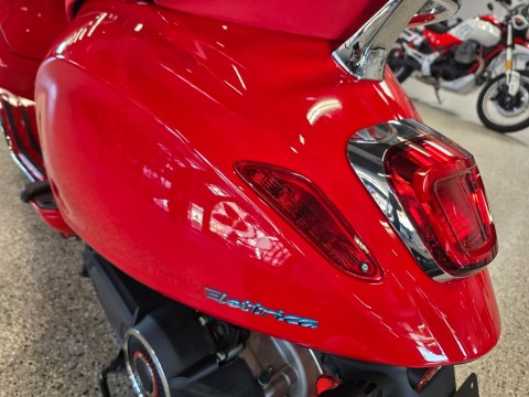 2025 Vespa Elettrica Red 70 in Fort Myers, Florida - Photo 10