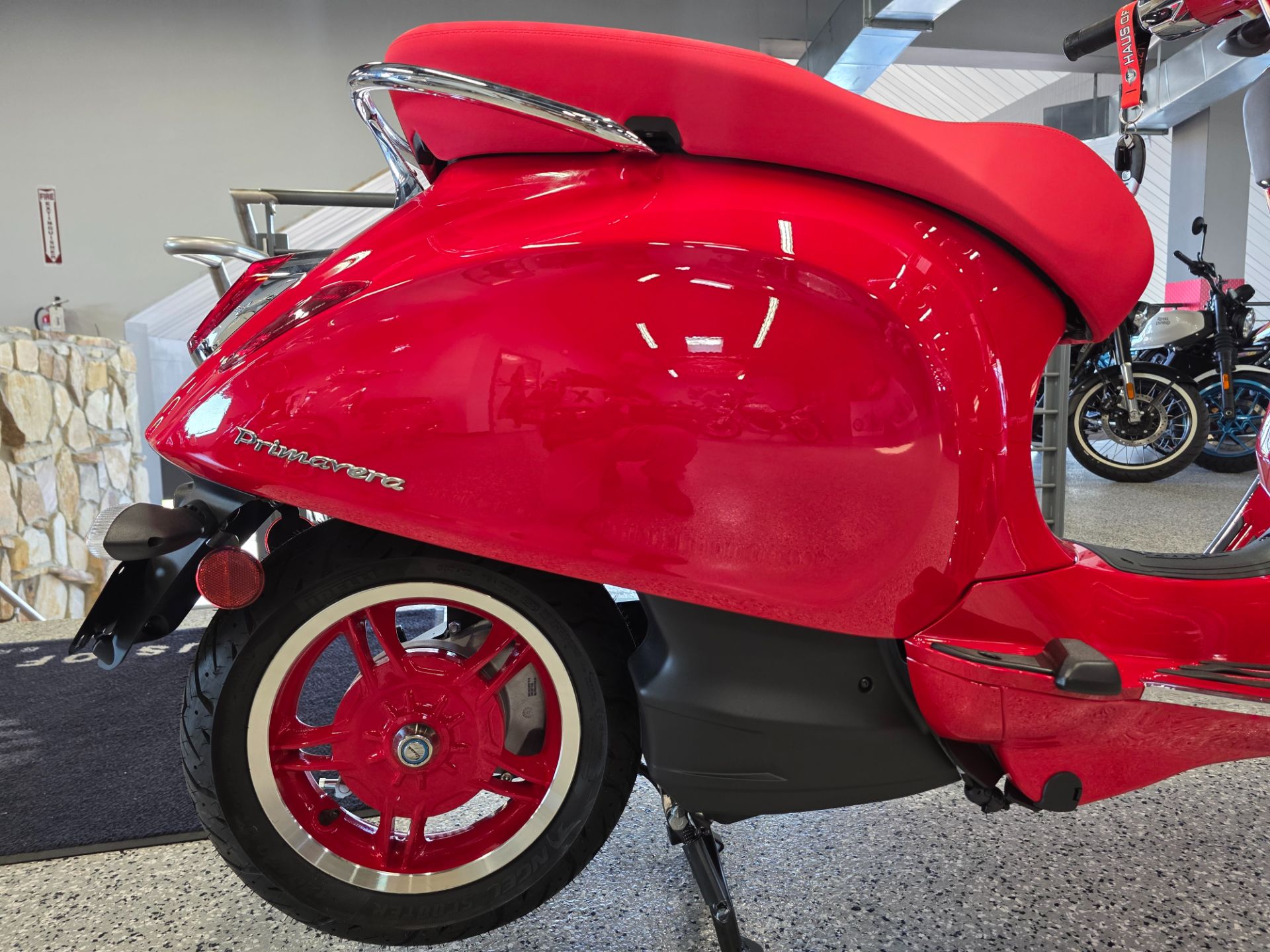 2025 Vespa Elettrica Red 70 in Fort Myers, Florida - Photo 16