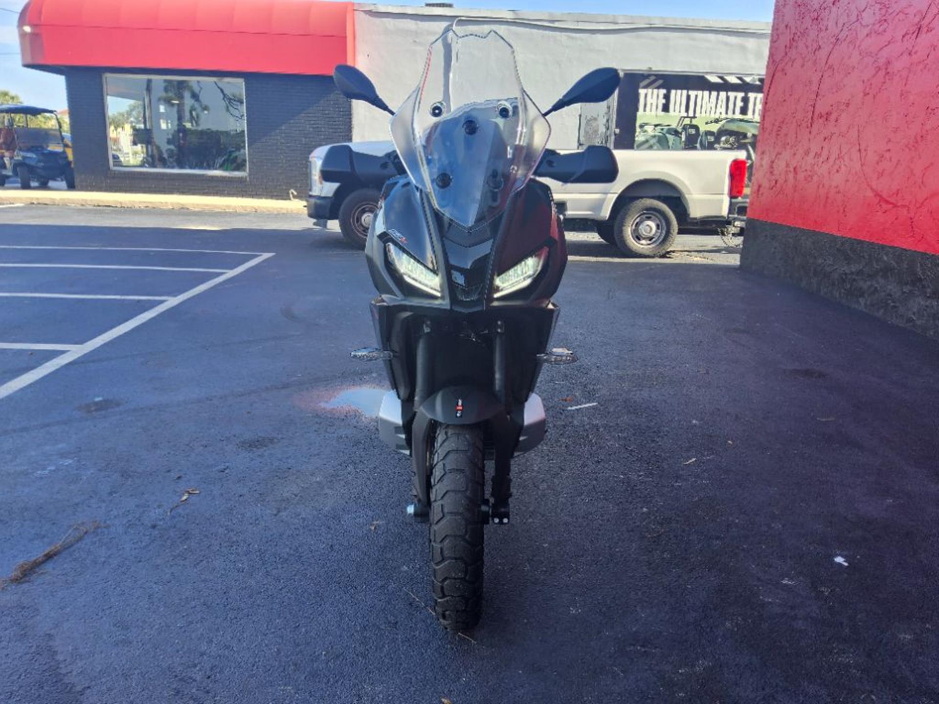 2027 Aprilia SR GT 400 4