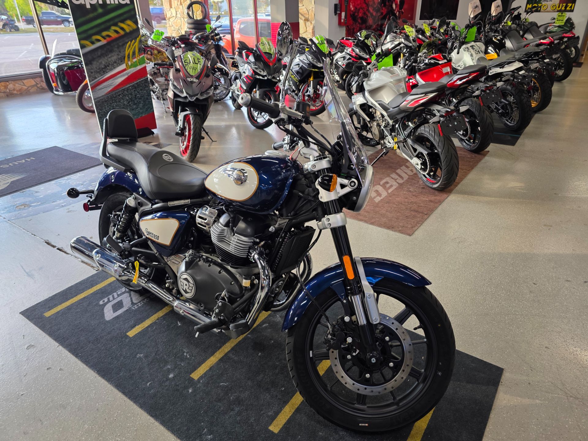 2024 Royal Enfield Super Meteor 650 in Fort Myers, Florida - Photo 2