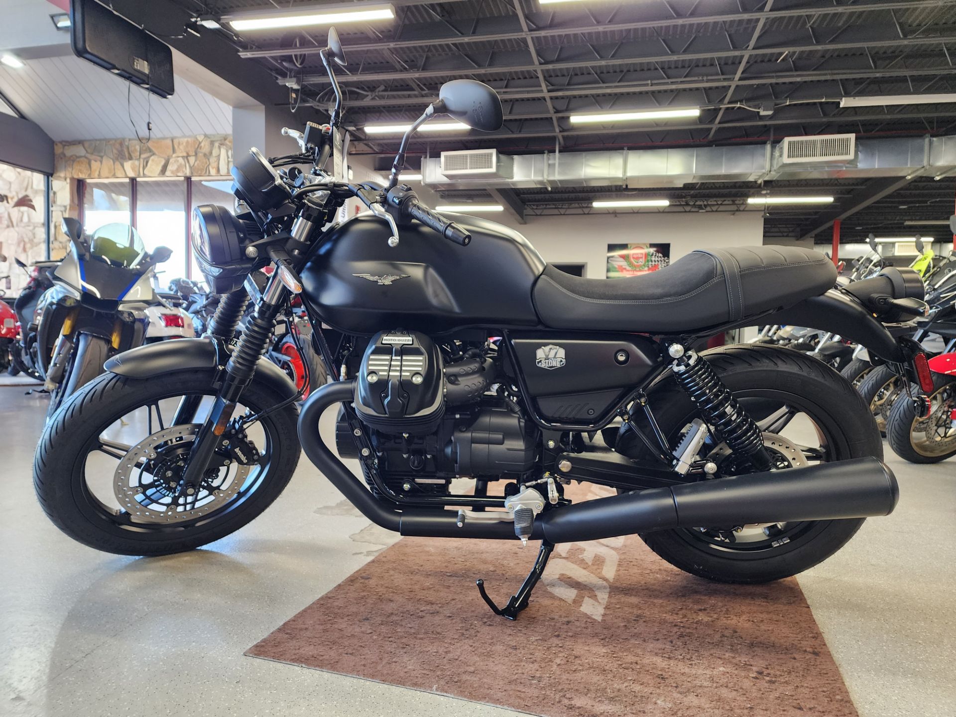 2024 Moto Guzzi V7 Stone in Fort Myers, Florida - Photo 10