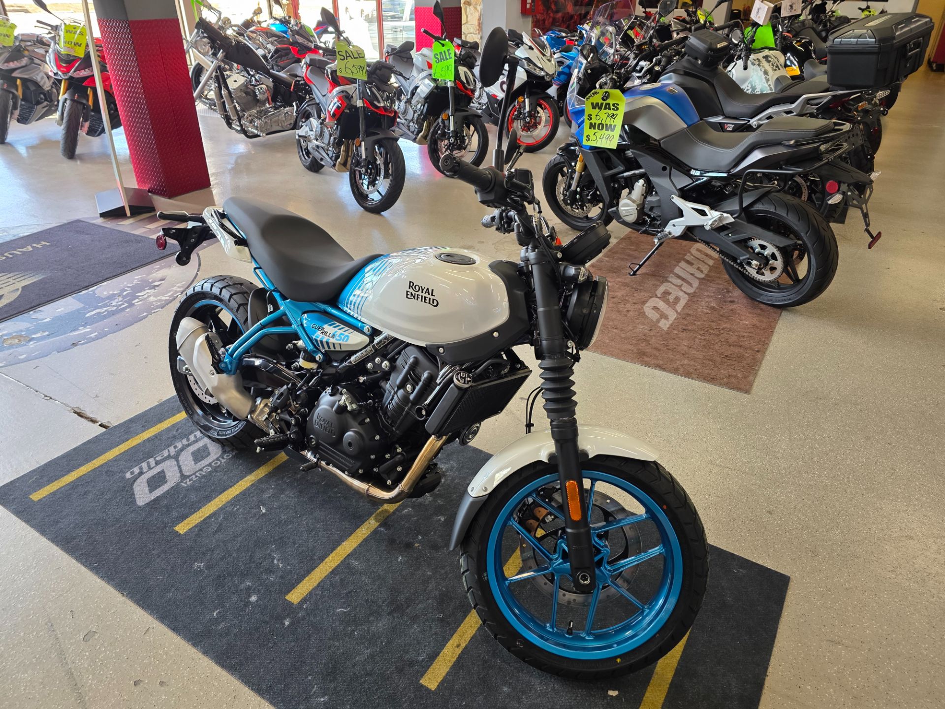 2026 Royal Enfield GUERILLA 450 in Fort Myers, Florida - Photo 2