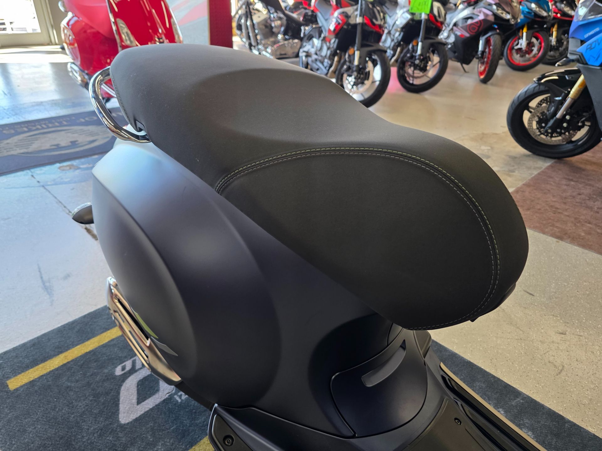 2025 Vespa Primavera 50 Tech in Fort Myers, Florida - Photo 6