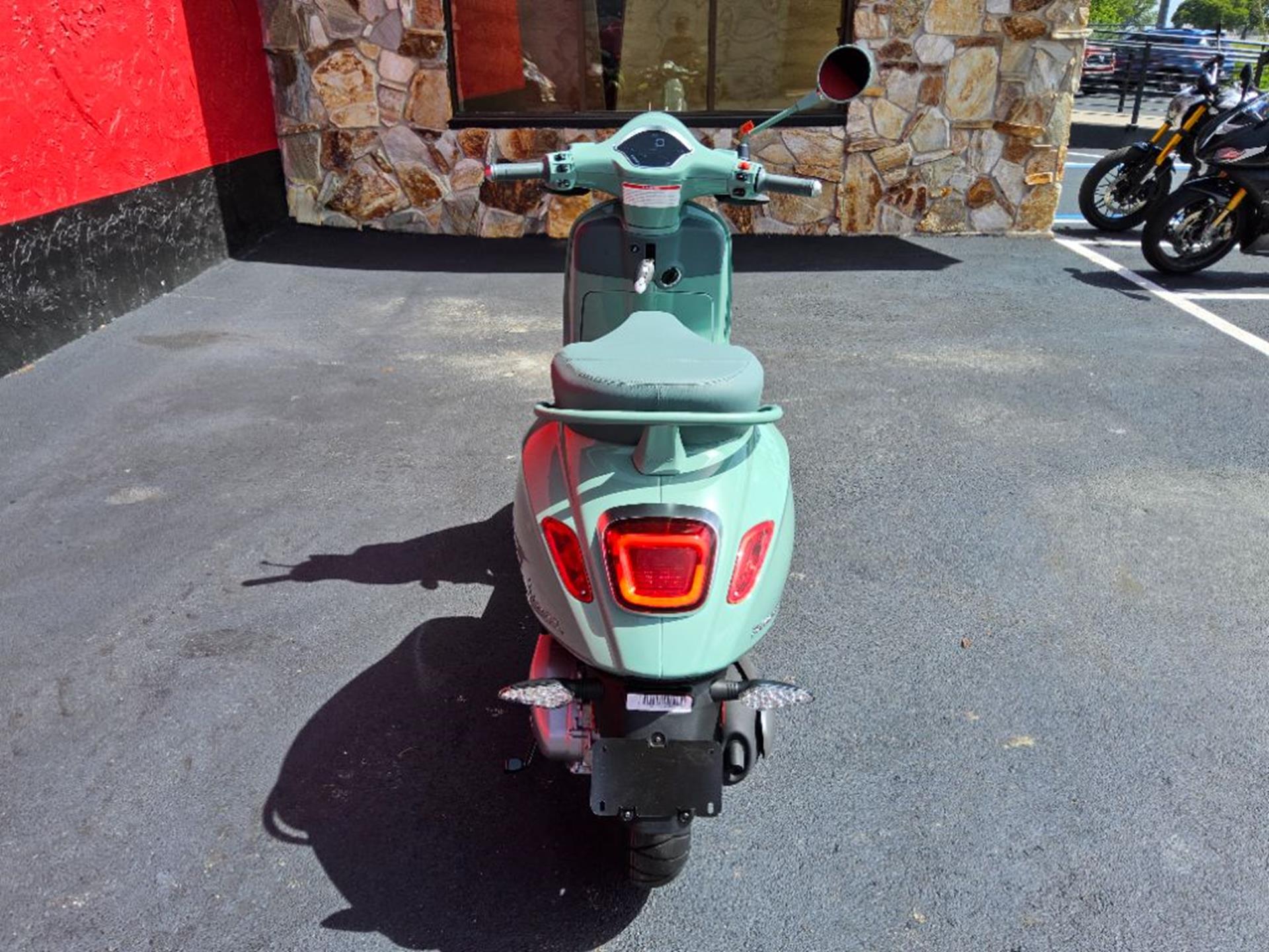 2027 Vespa Primavera 150 7