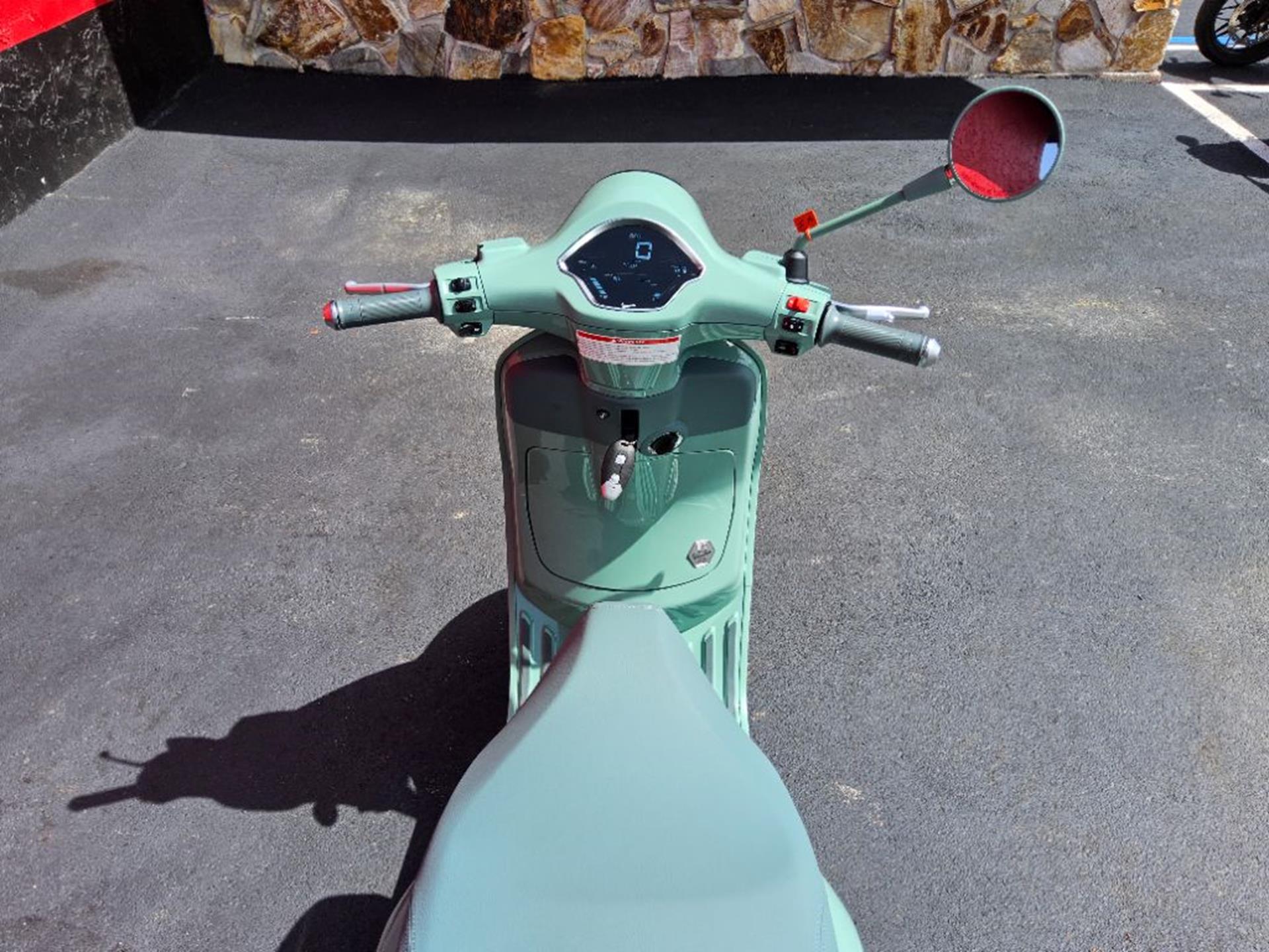 2027 Vespa Primavera 150 9