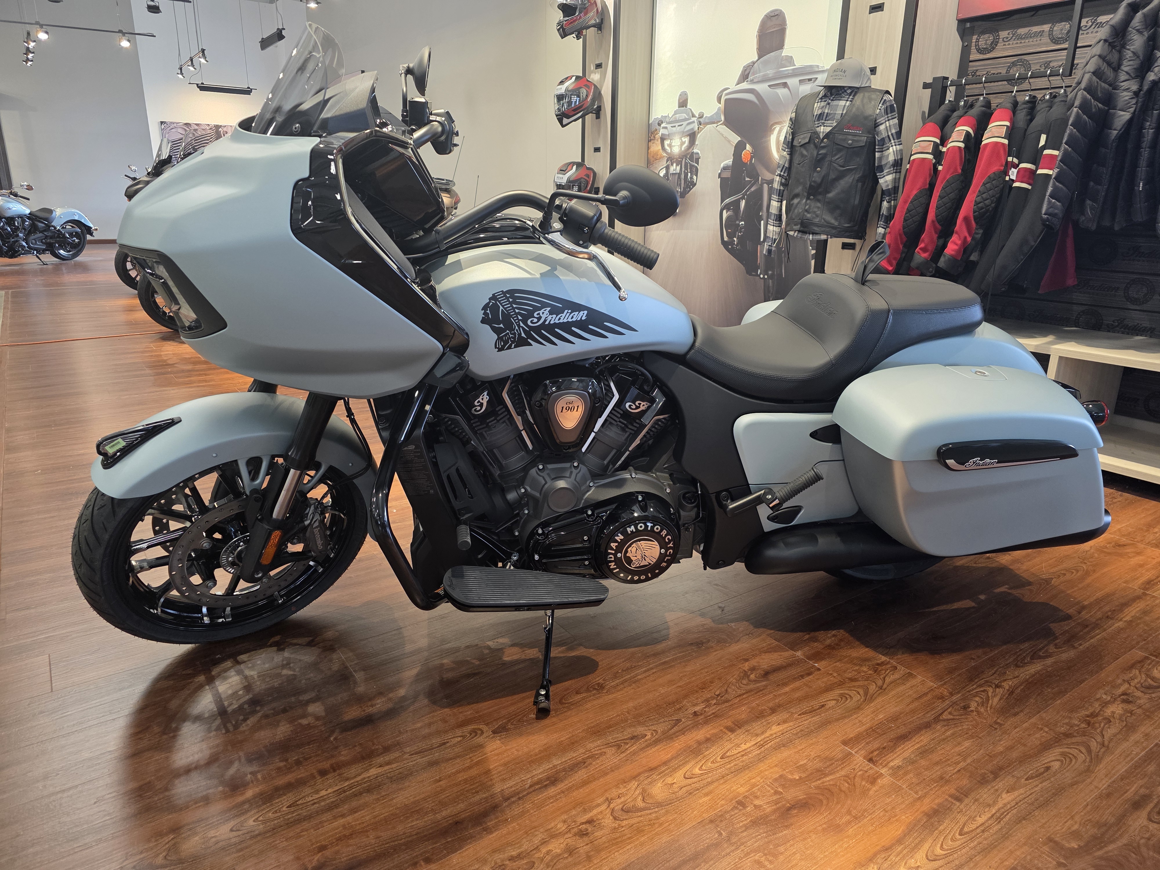 New 2025 Indian Motorcycle Challenger® Dark Horse®, Bettendorf IA