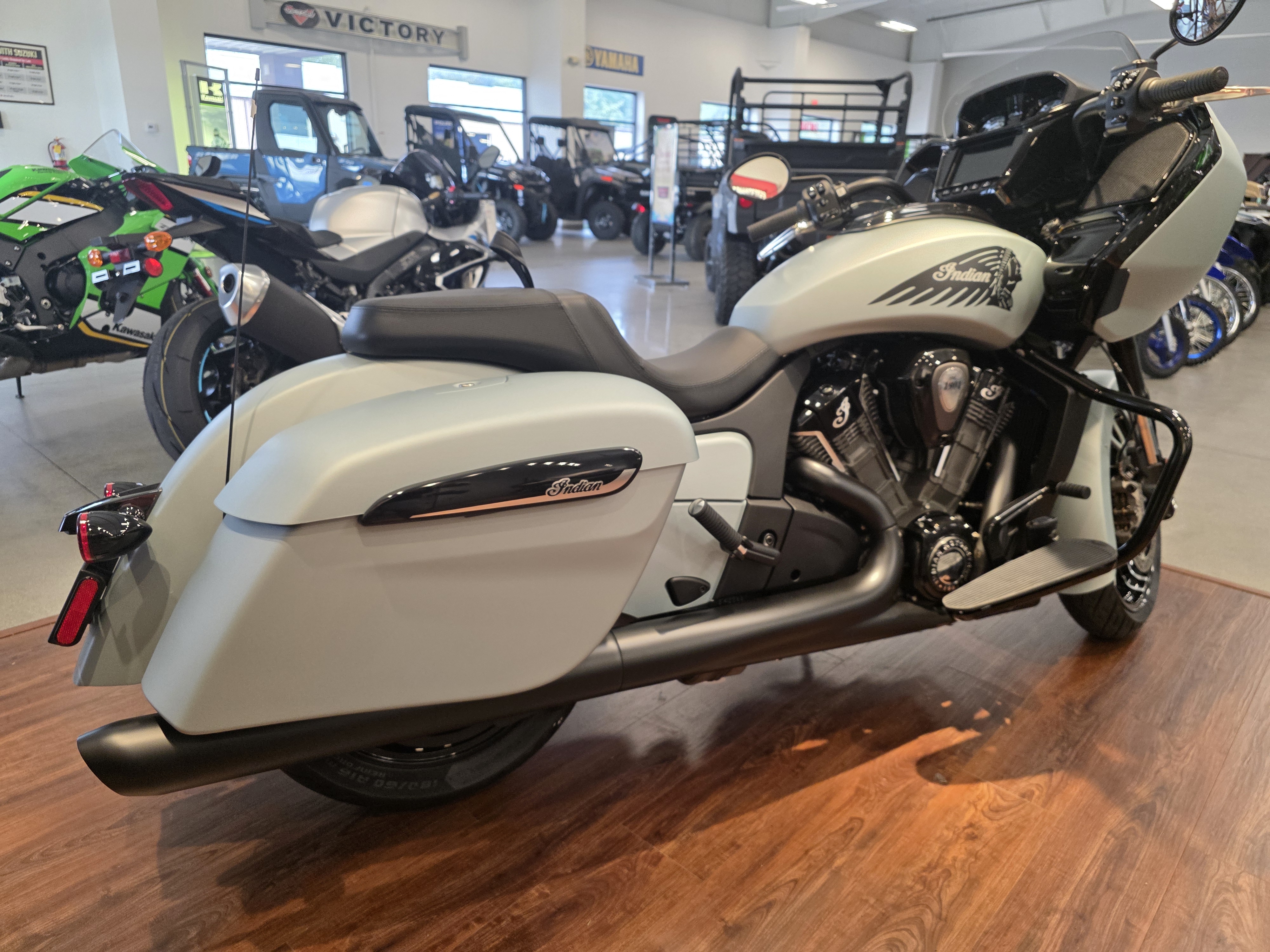 New 2025 Indian Motorcycle Challenger® Dark Horse®, Bettendorf IA