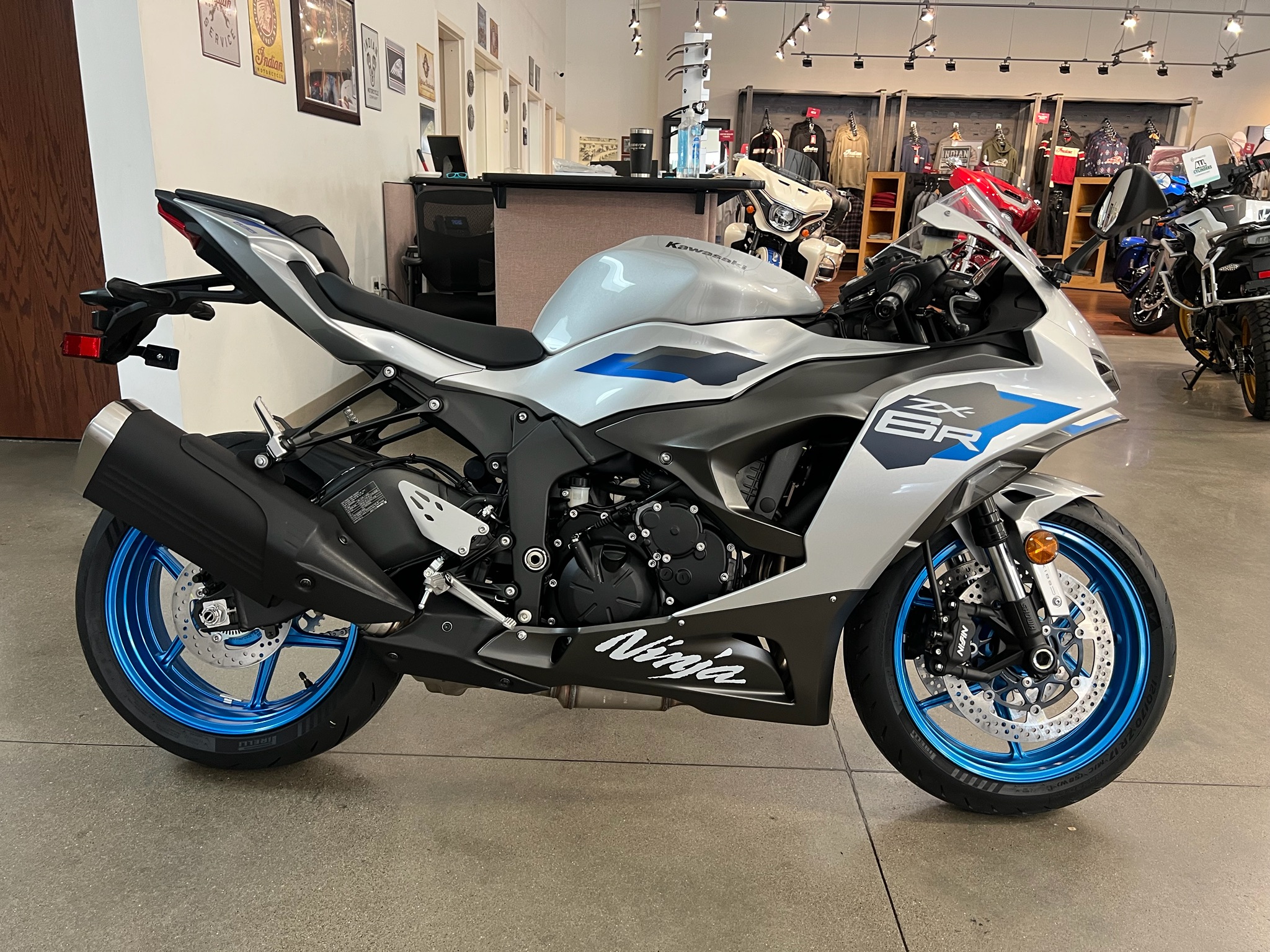 2027 Kawasaki Ninja® ZX-6R ABS 1