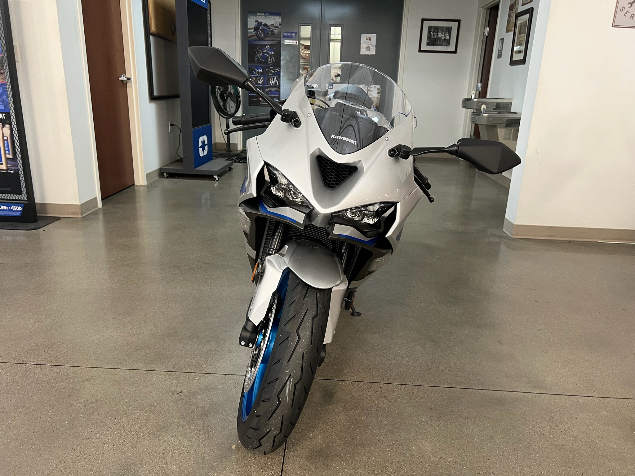 2027 Kawasaki Ninja® ZX-6R ABS 3