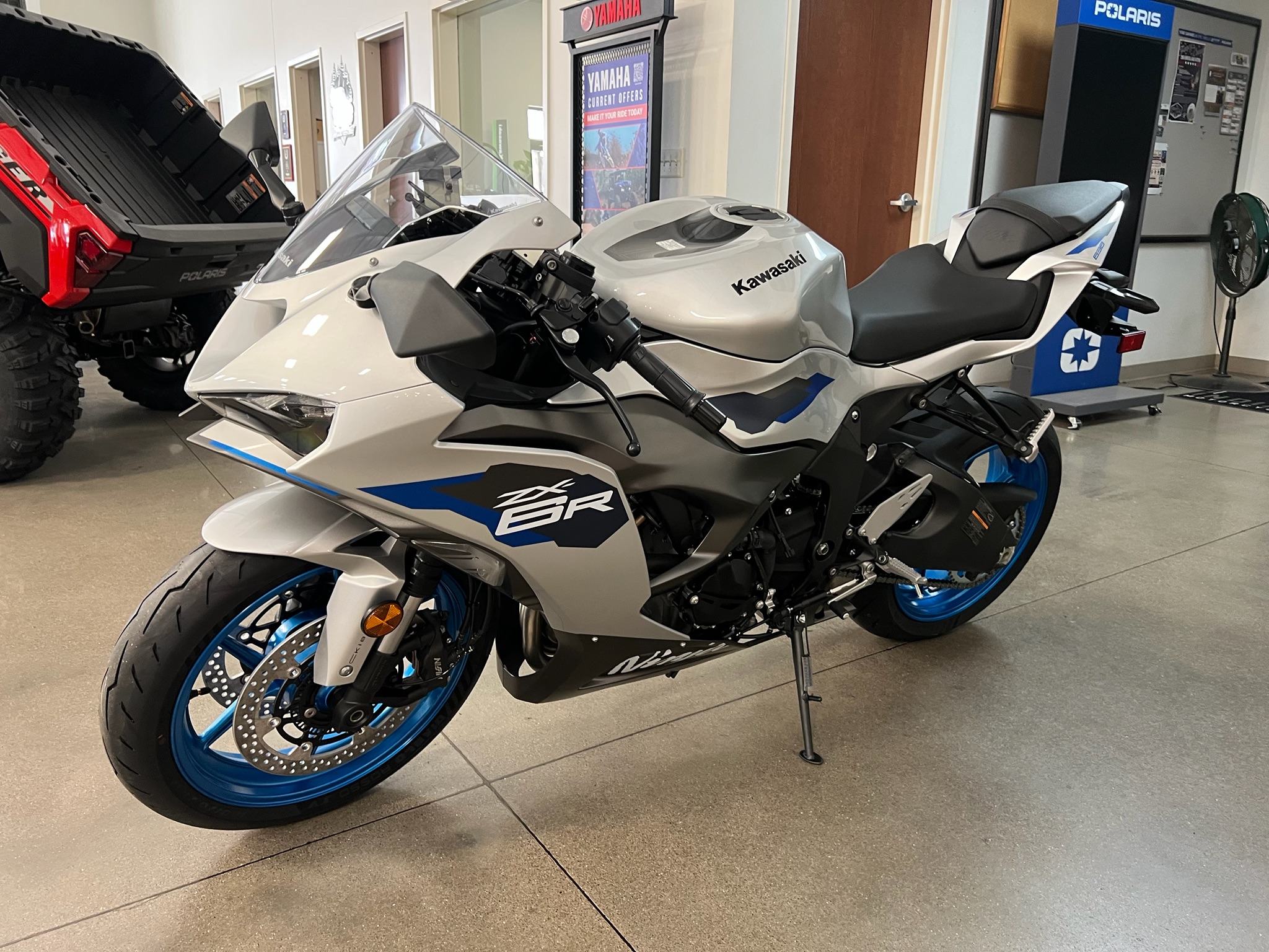 2027 Kawasaki Ninja® ZX-6R ABS 4