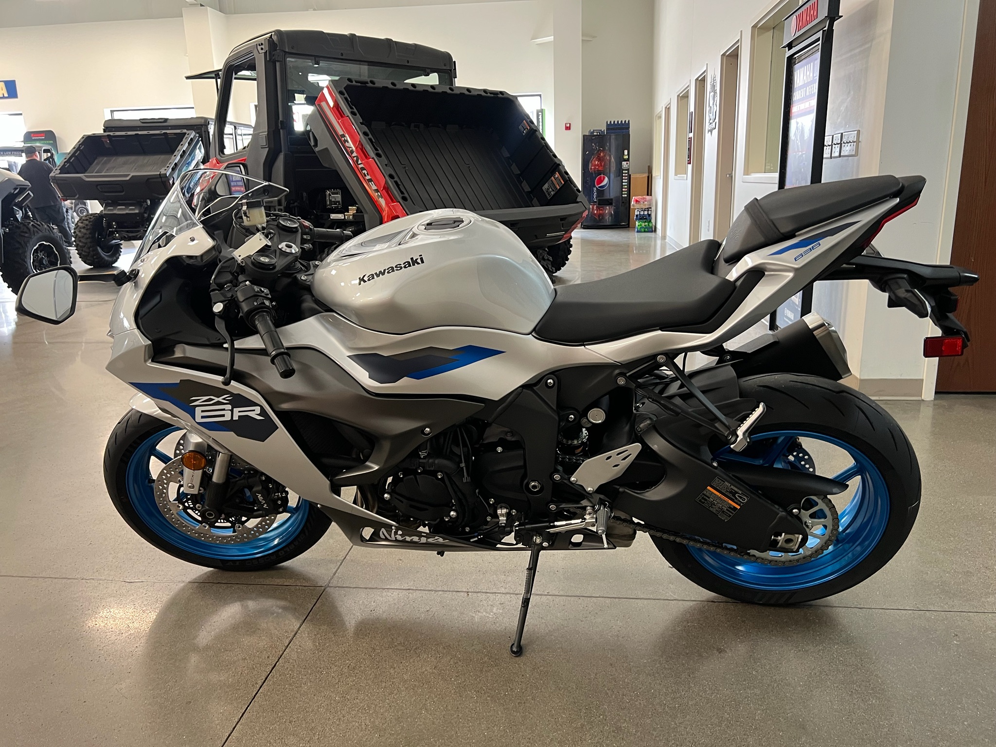 2027 Kawasaki Ninja® ZX-6R ABS 5