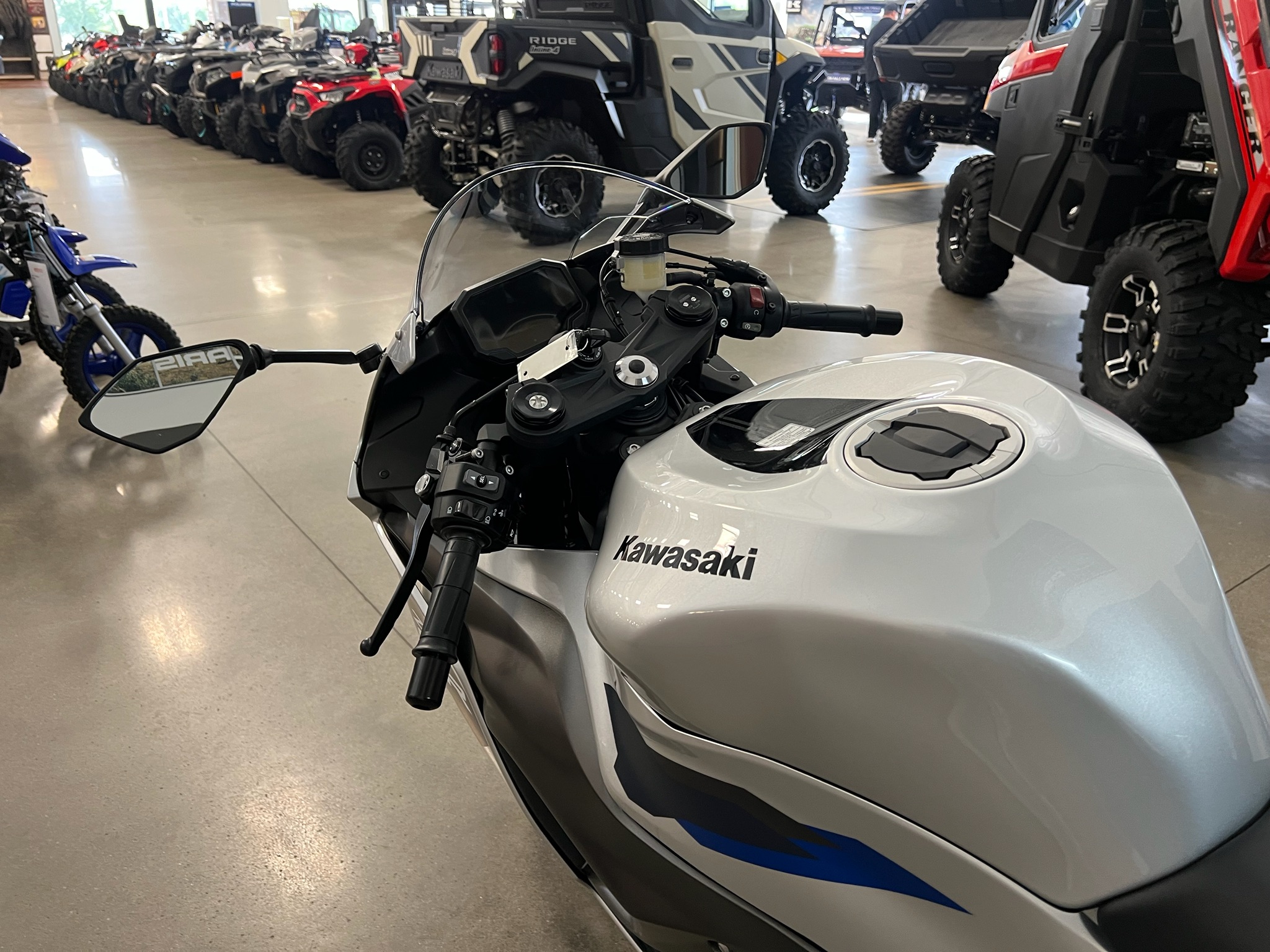 2027 Kawasaki Ninja® ZX-6R ABS 6