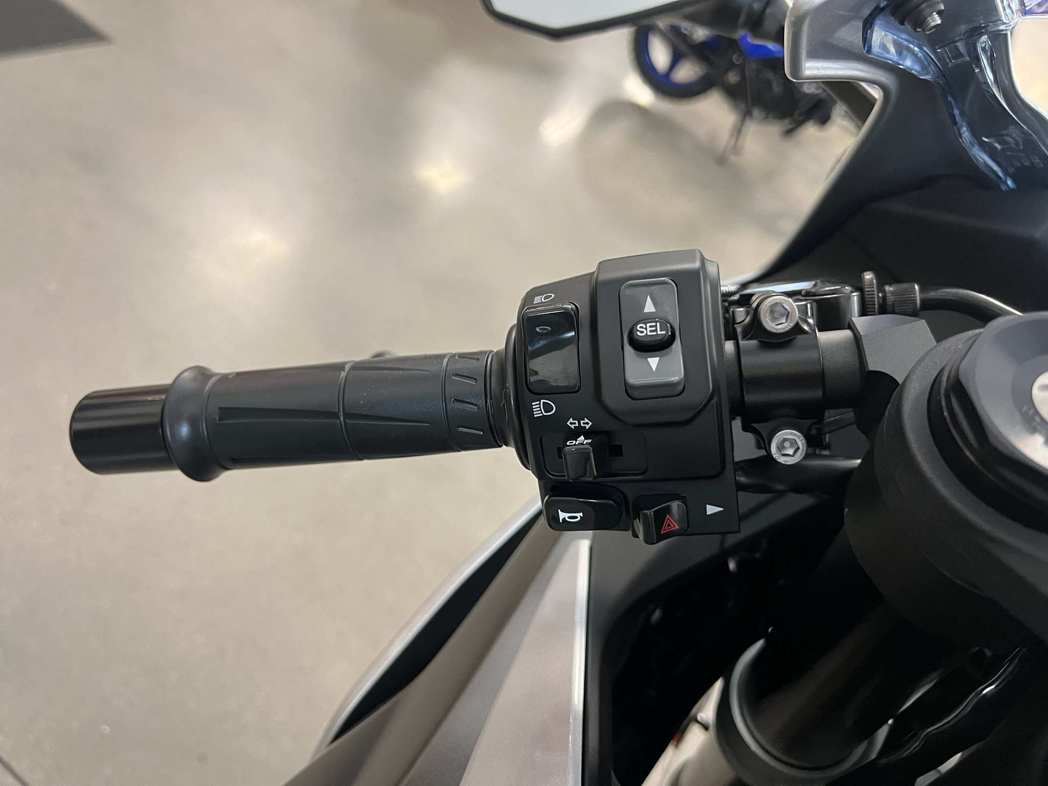 2027 Kawasaki Ninja® ZX-6R ABS 12
