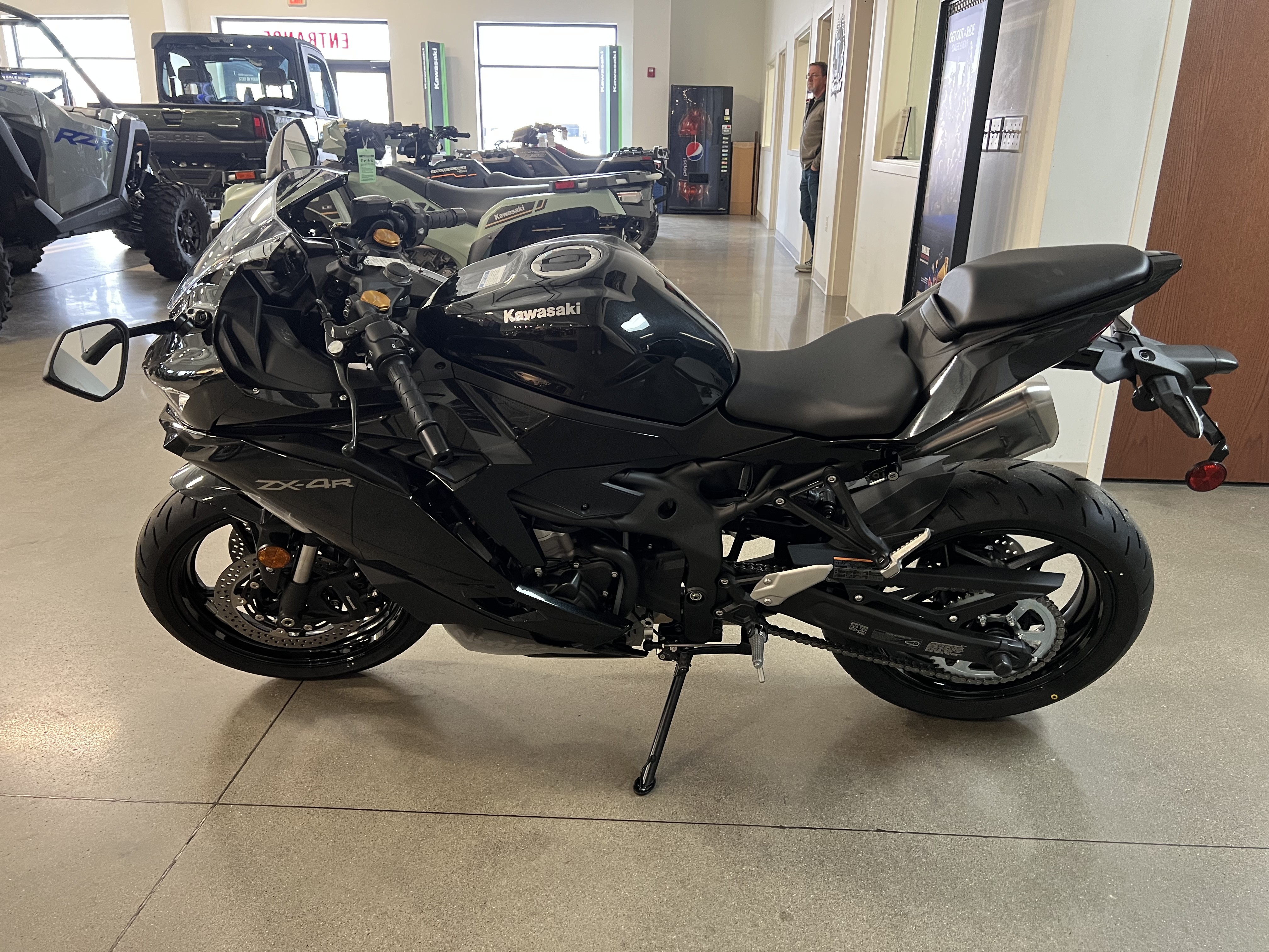 くろまてぃ New 2026 Kawasaki Ninja® ZX™-4R ABS, Bettendorf IA | Specs, Price