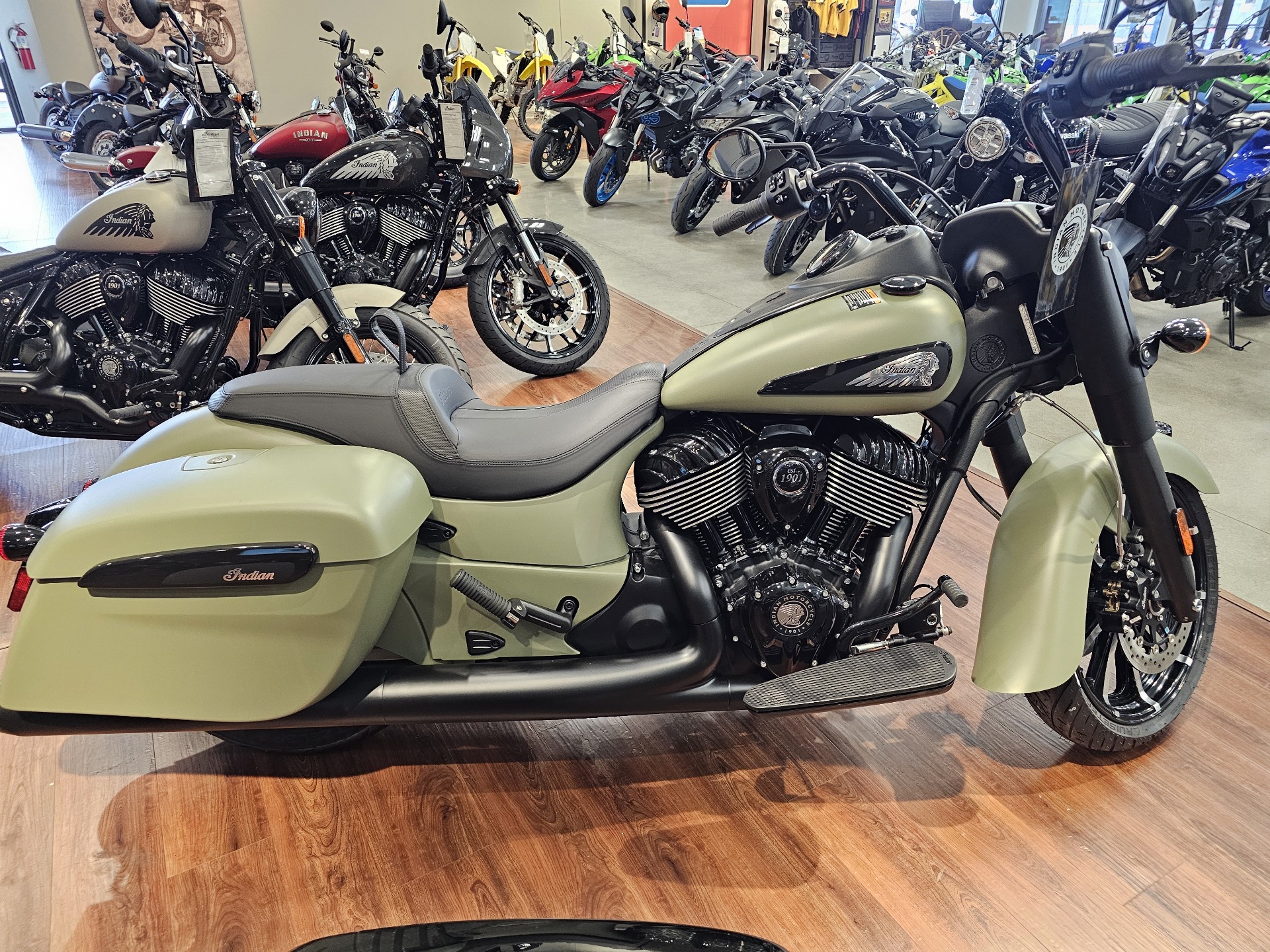 Indian THE OLD IRON HORSE ヘルメット Mount the Iron Horse. All roads lead to Silverado