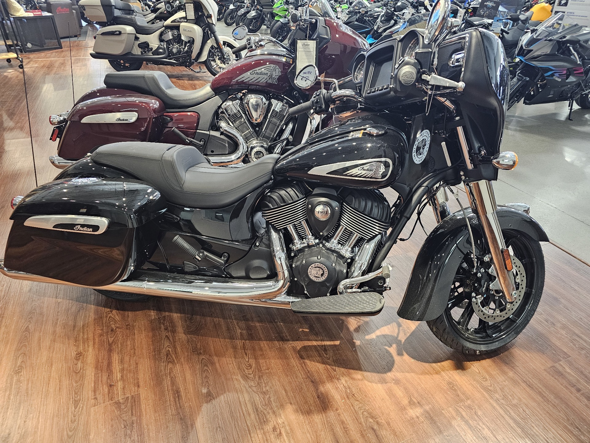 Indian Motorcycle 東洋エンタープライズ　サイズ36 New 2023 Indian Motorcycle Chieftain®, Bettendorf IA | Specs