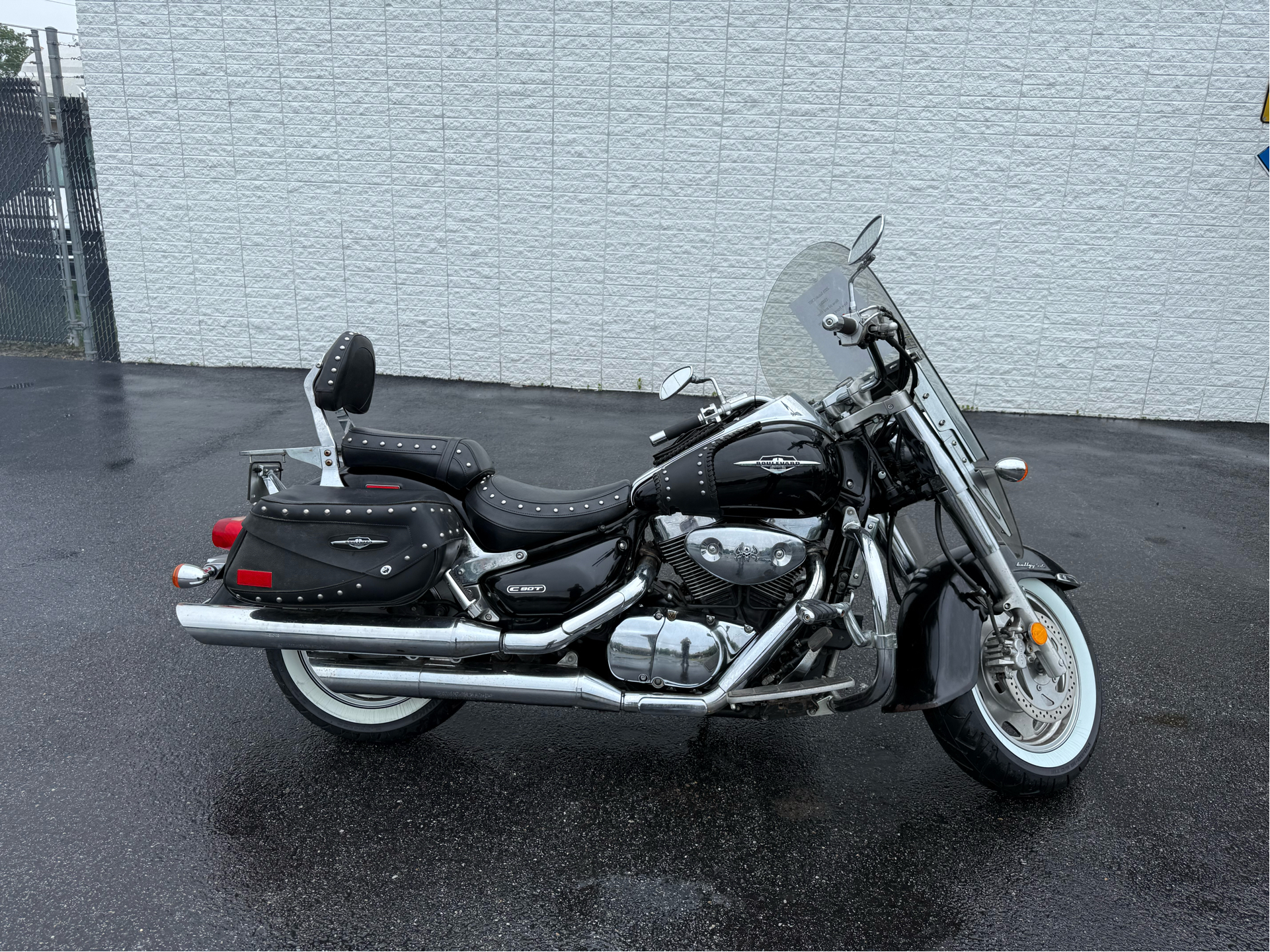 Suzuki Boulevard C50 (VL800) Saddlebag Kit (SaddleBag + Left Bike Bracket + Saddlebag Bracket) Antique, image size:1921x1441