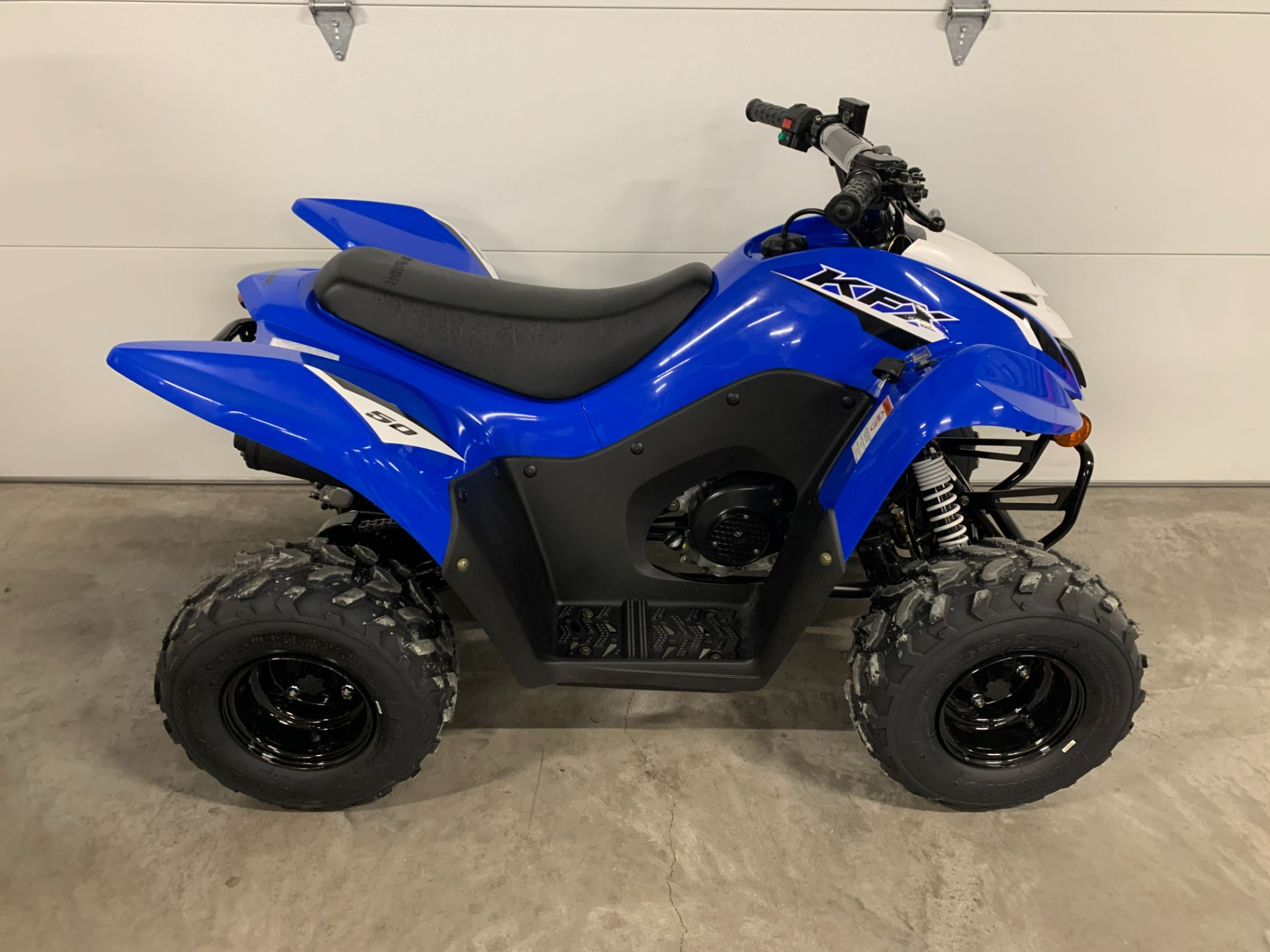 NO.3105　バーディー５０ＦＩ　４サイクルＦＩ車　３速　ブルー＆ホワイト　☆彡 SUZUKI DIGITAL LIBRARY｜二輪車