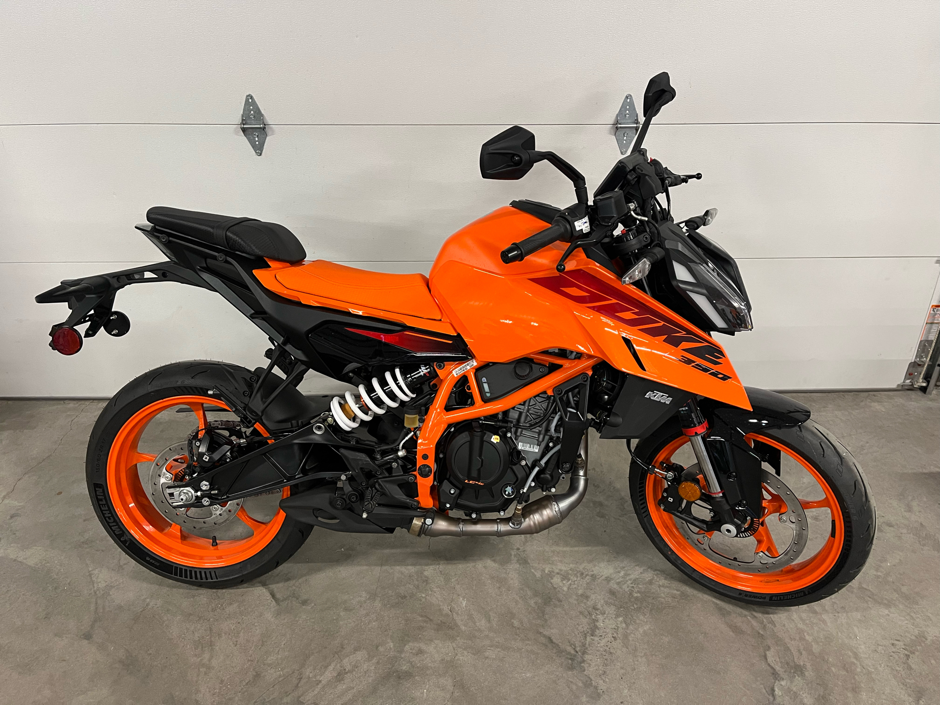 【不動】KTM 390 Duke 走行距離65486 km 2024 KTM 390 DUKE - THE CORNER ROCKET | KTM 日本