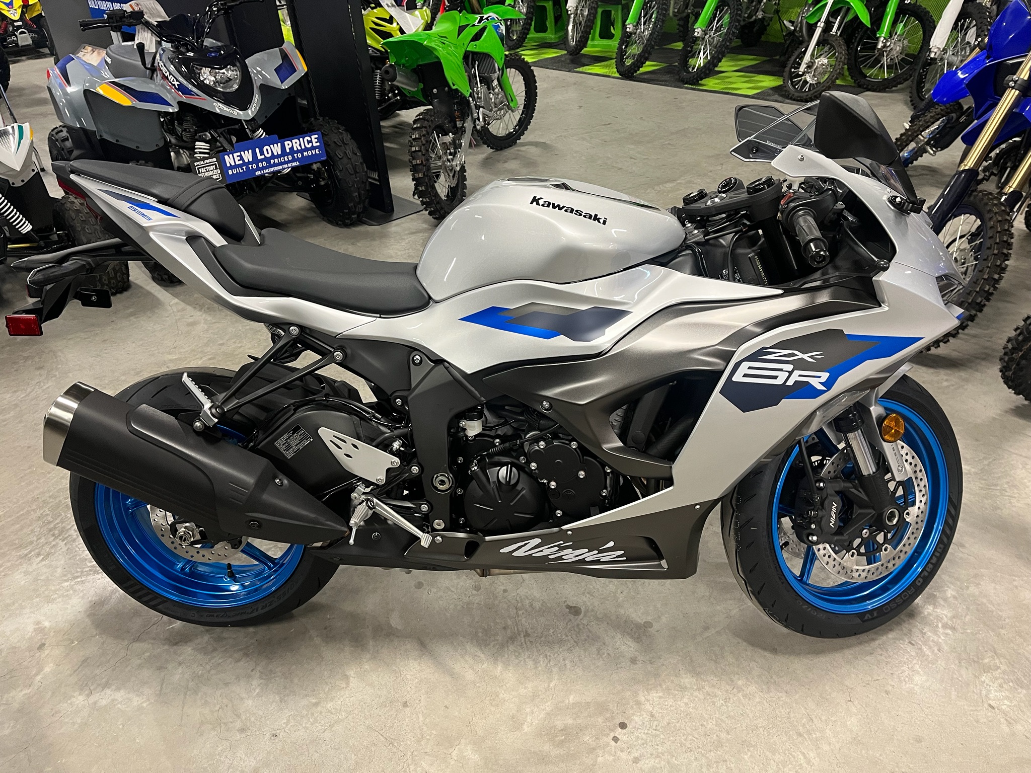 2027 Ninja® ZX-6R ABS