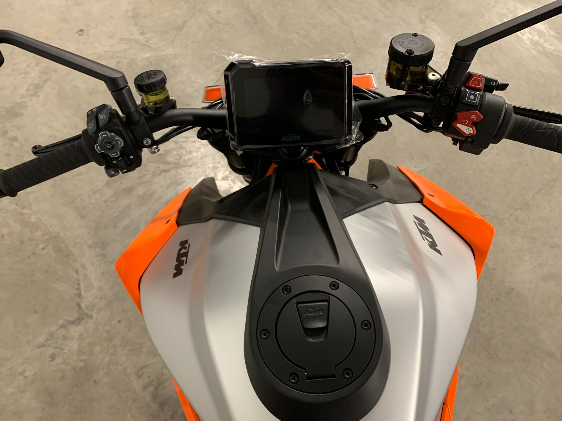 2023 KTM 1290 Super Duke R EVO 4