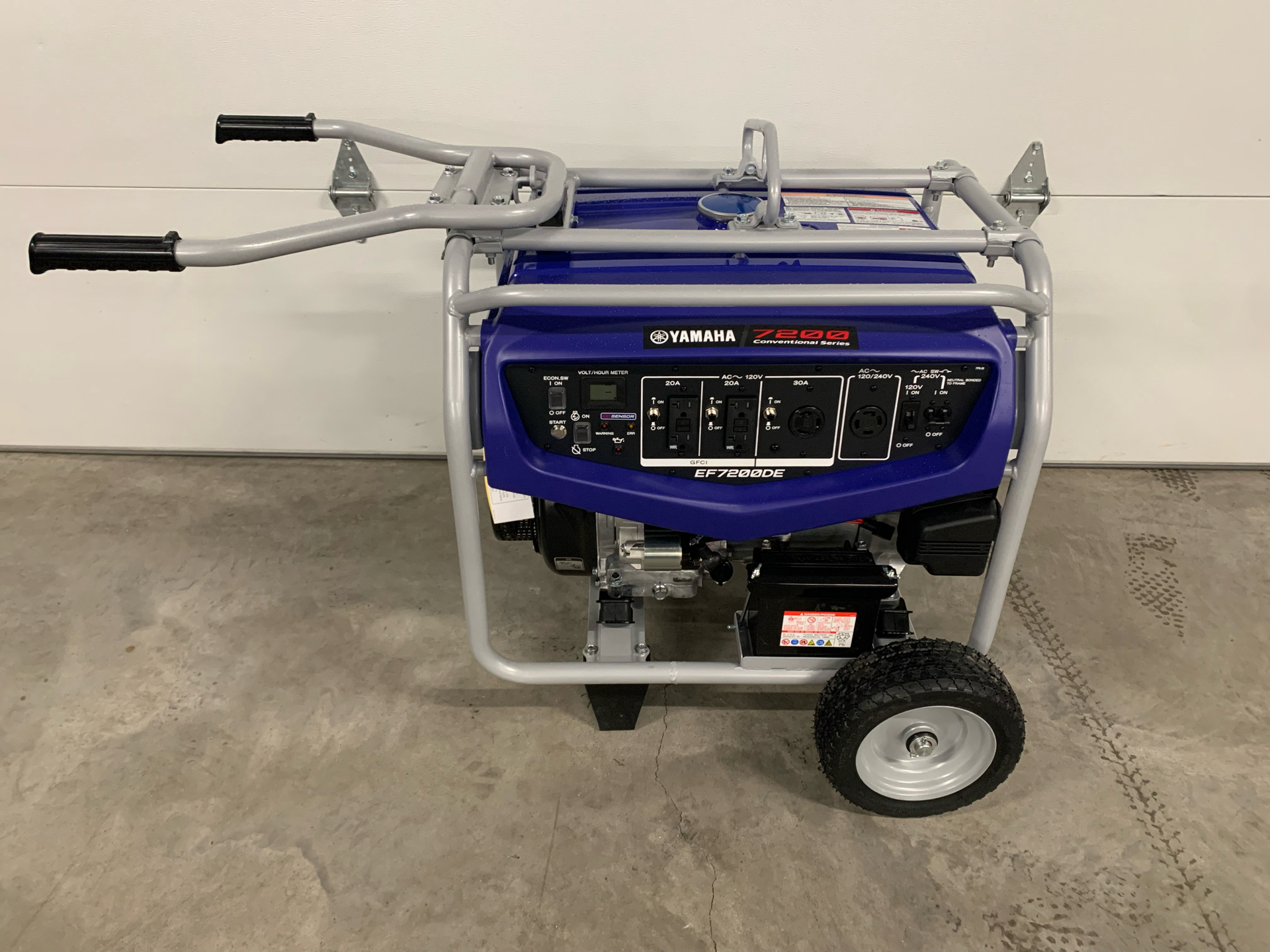 2000 EF7200DE